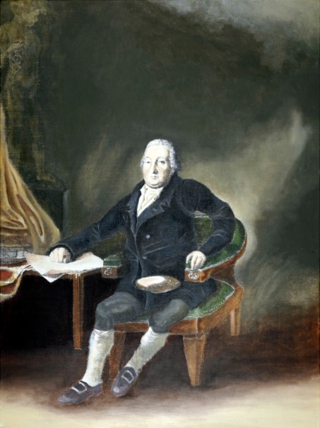 Das Gemälde zeigt einen Mann in der Kleidung des sopäten 18. Jahrhunderts. Er trägt eine schwarze Jacke, eine graue Hose, weiße Kniestrümpfe und Schuhe mit Schnallen. Er sitzt auf einem grünen Sessel und hält mit der rechten Hand ein Blatt Papier.