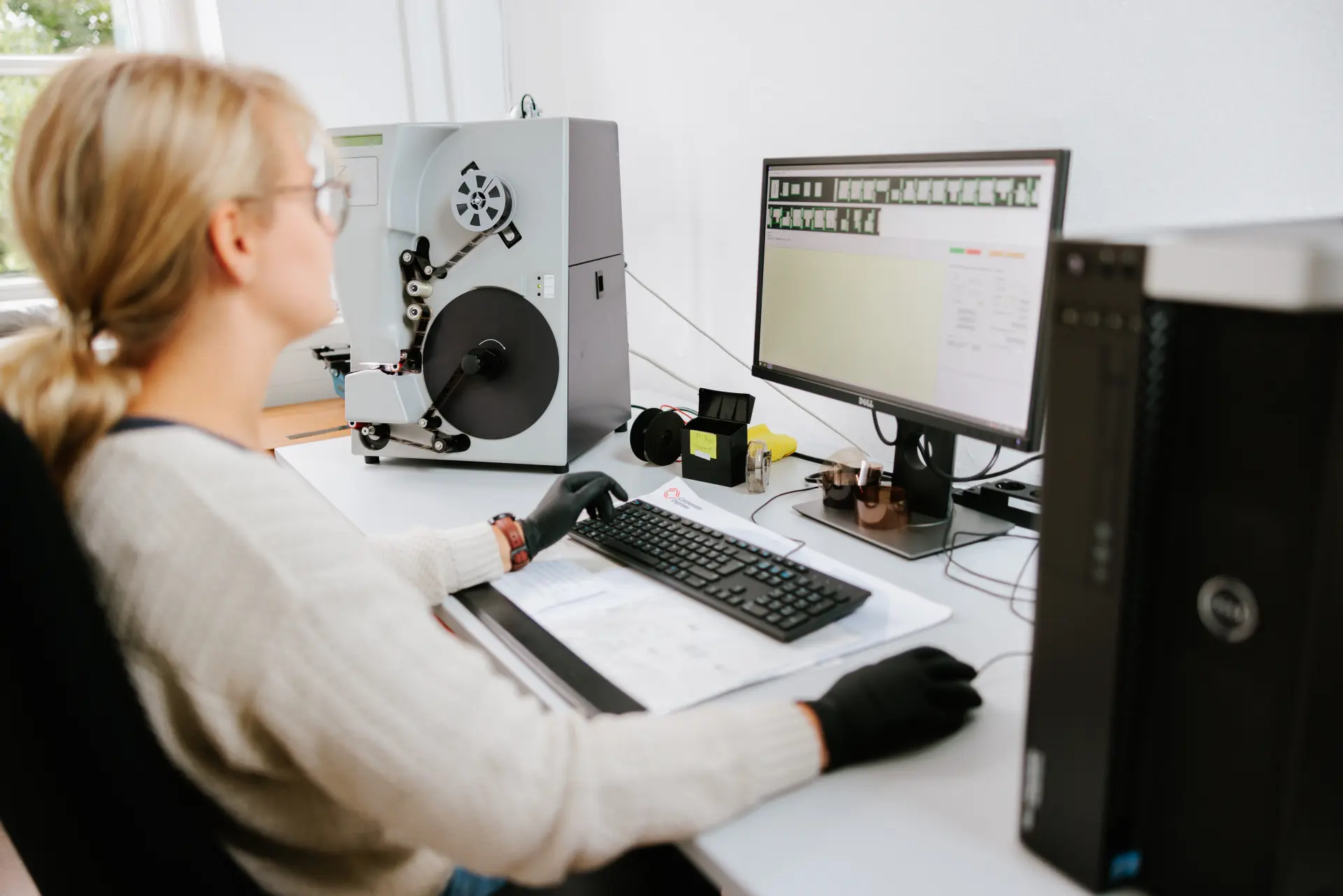 Arbeiten am Mikrofilmscanner