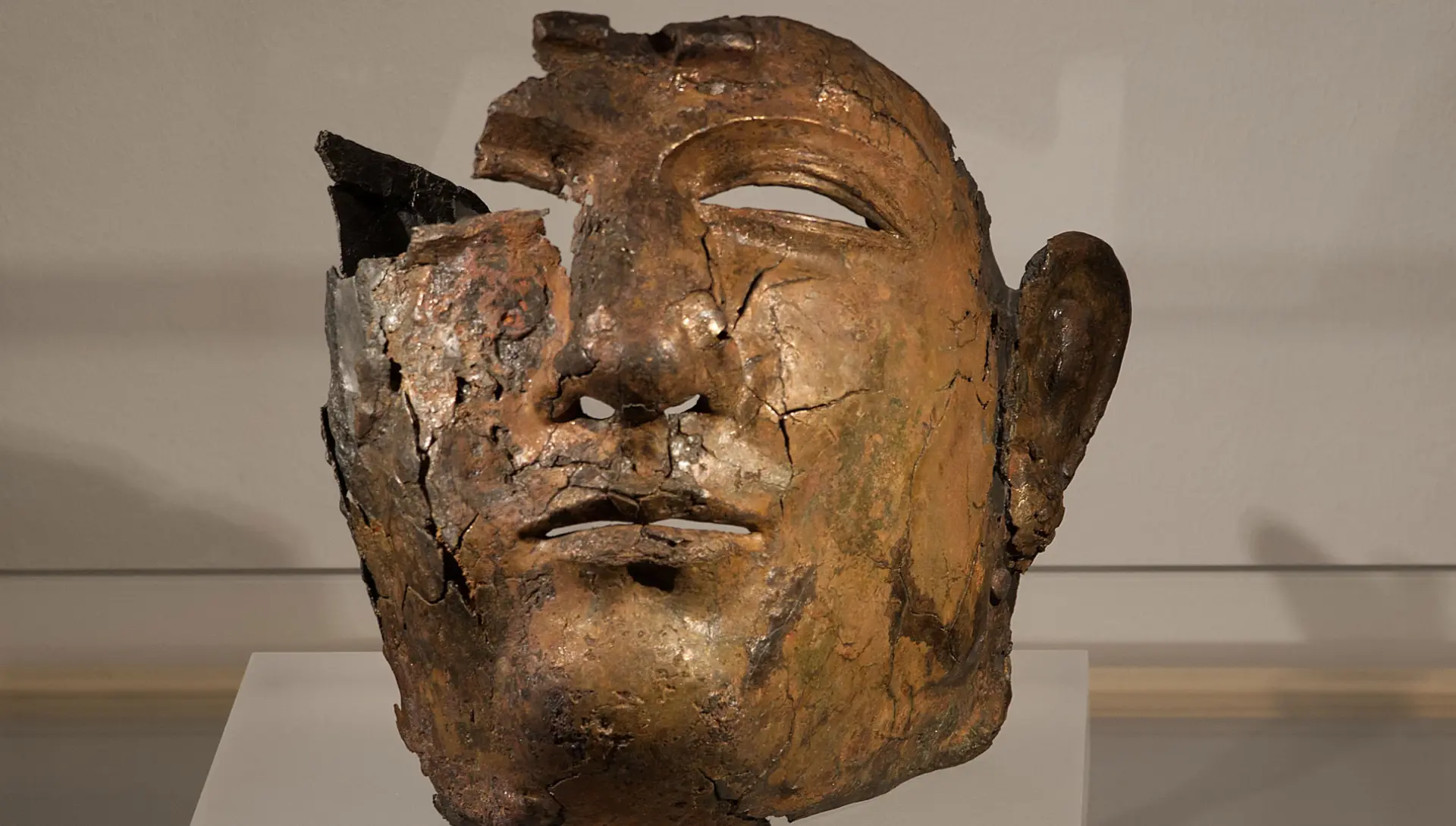Archäologie im Rheinland 2026 - Reitermaske mit Bronzeüberzug