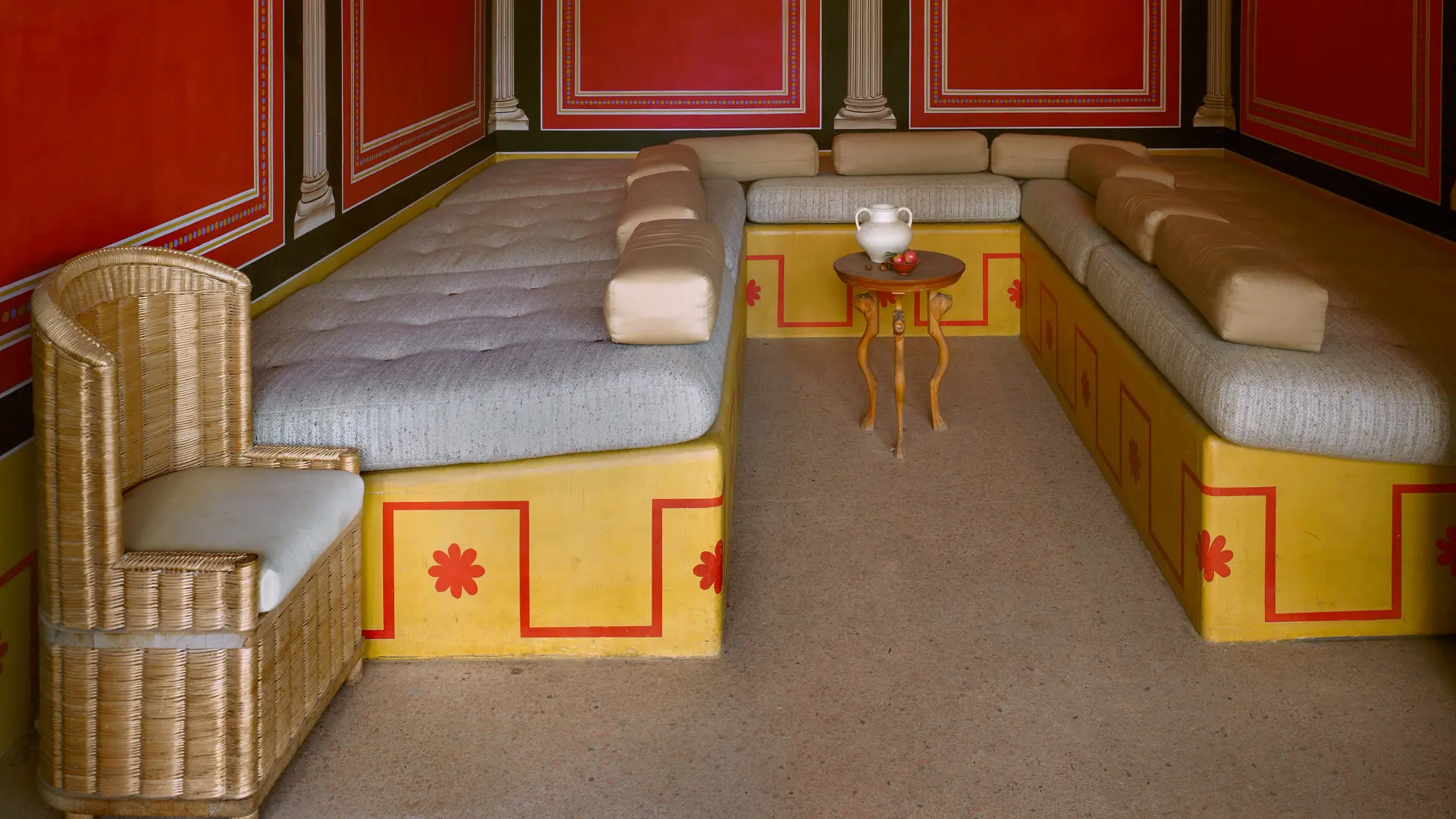 Triclinium der römischen Herberge mit Öffnung zum Hof