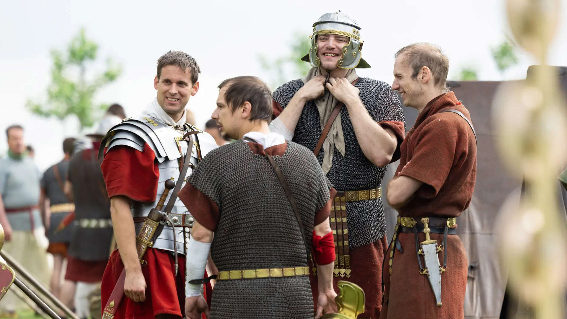 Eine Handvoll lachender Legionäre