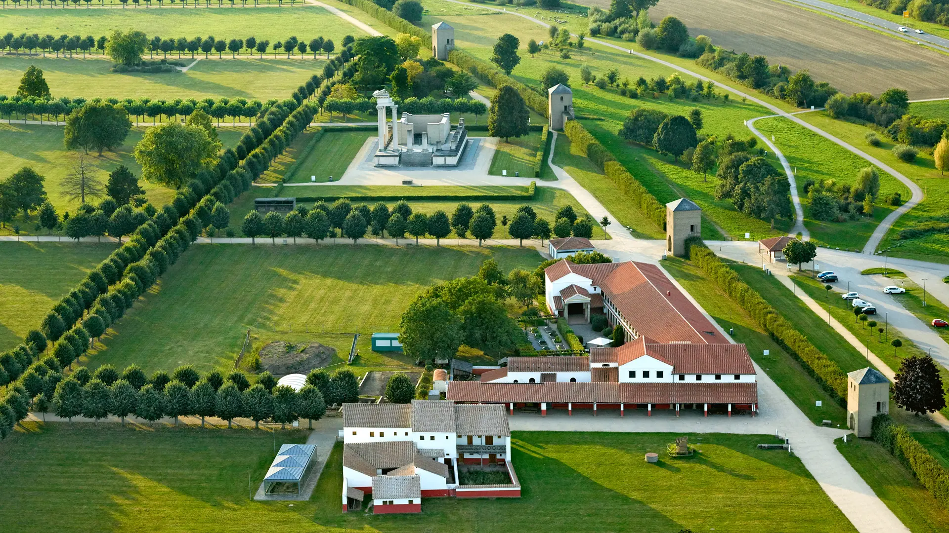 Blick vom Hinterhof eines Handwerkerhauses Richtung Haus 