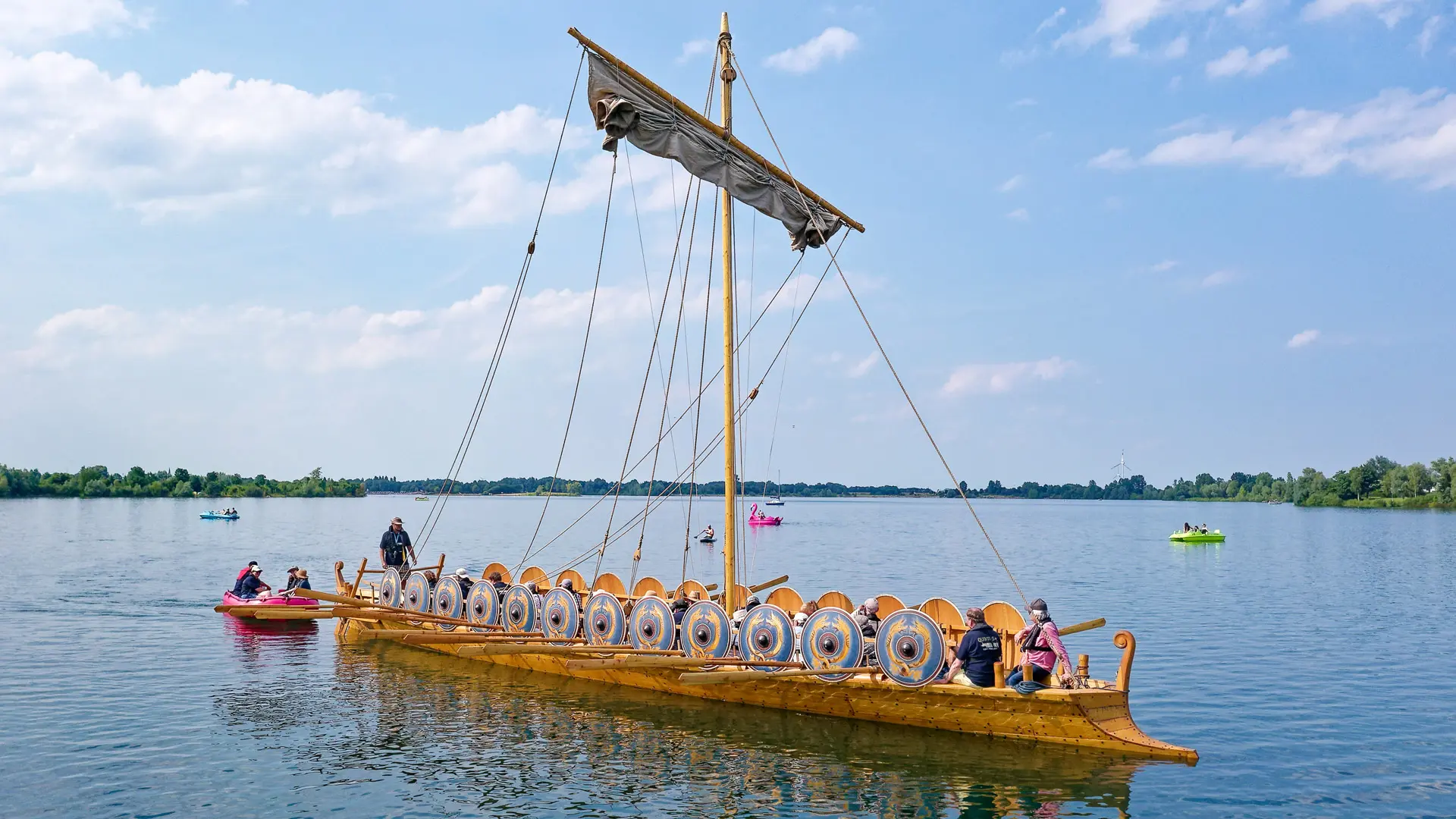 Das Ruderschiff "Quintus" auf der Xantener Südsee