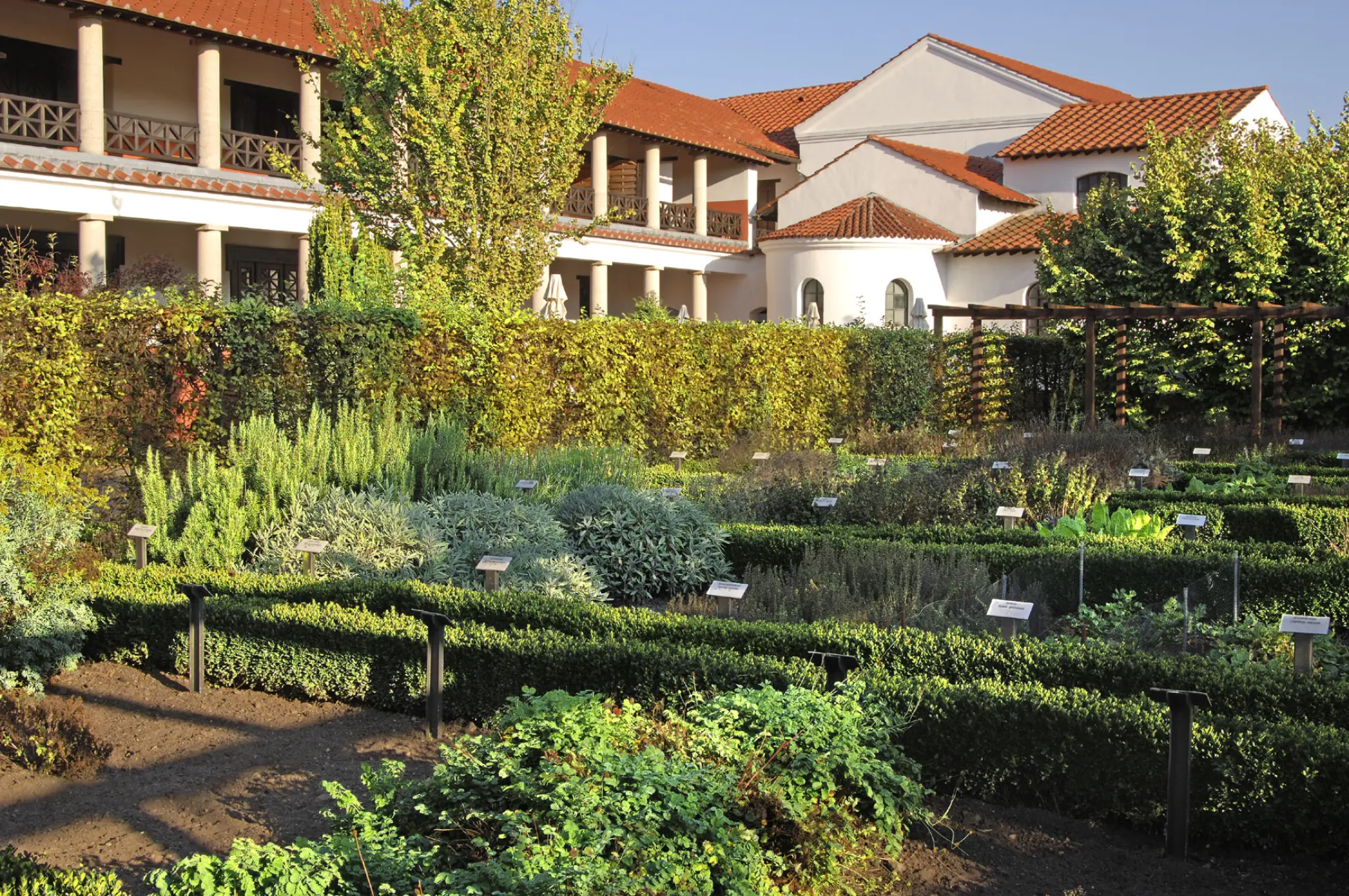 Blick in den Garten der römischen Herberge