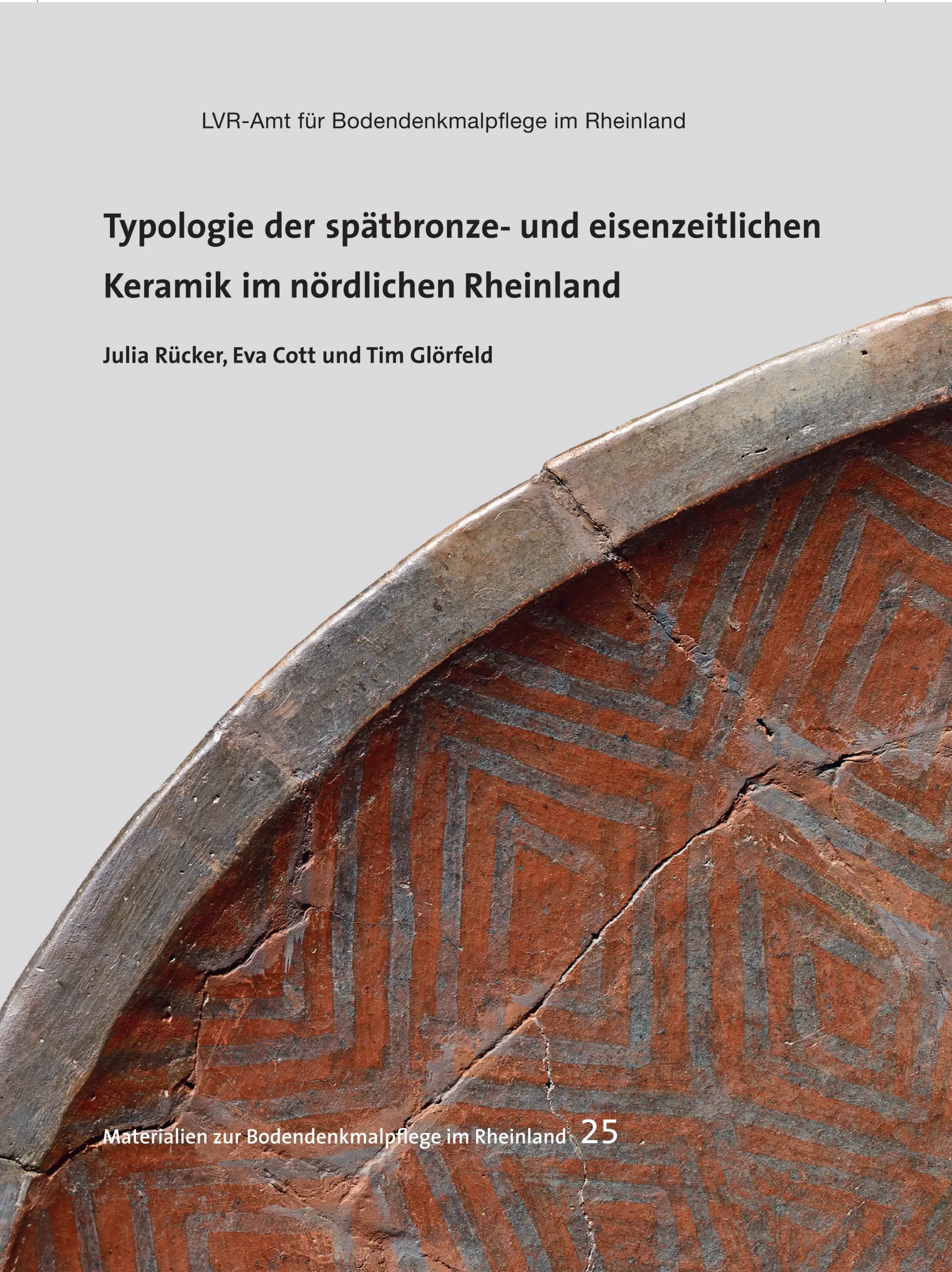 Coverfoto des Materialienbandes "Typologie der spätbronze- und eisenzeitlichen Keramik im nördlichen Rheinland". Das Bild zeigt einen Teil eines gräulichen Keramikgefäßes mit roter Bemalung.
