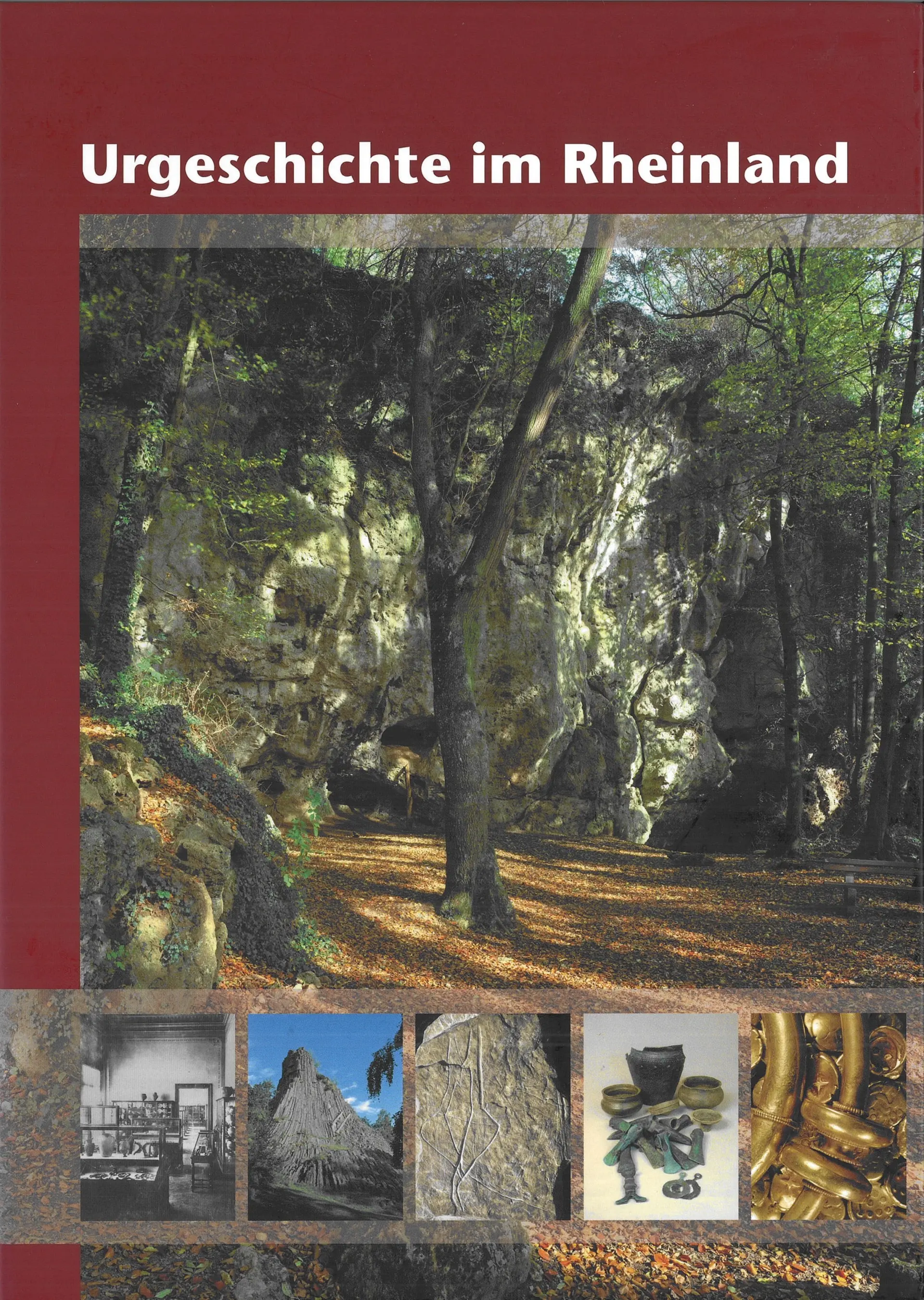 Das Cover des Buches "Urgeschichte im Rheinland" zeigt eine bewaldete Felslandschaft. Am unteren Rand sind mehrere kleinere Abbildungen archäologischer Objekte und Fundstätten zu sehen, darunter Felsformationen, eine Museumsausstellung und Metallobjekte. 