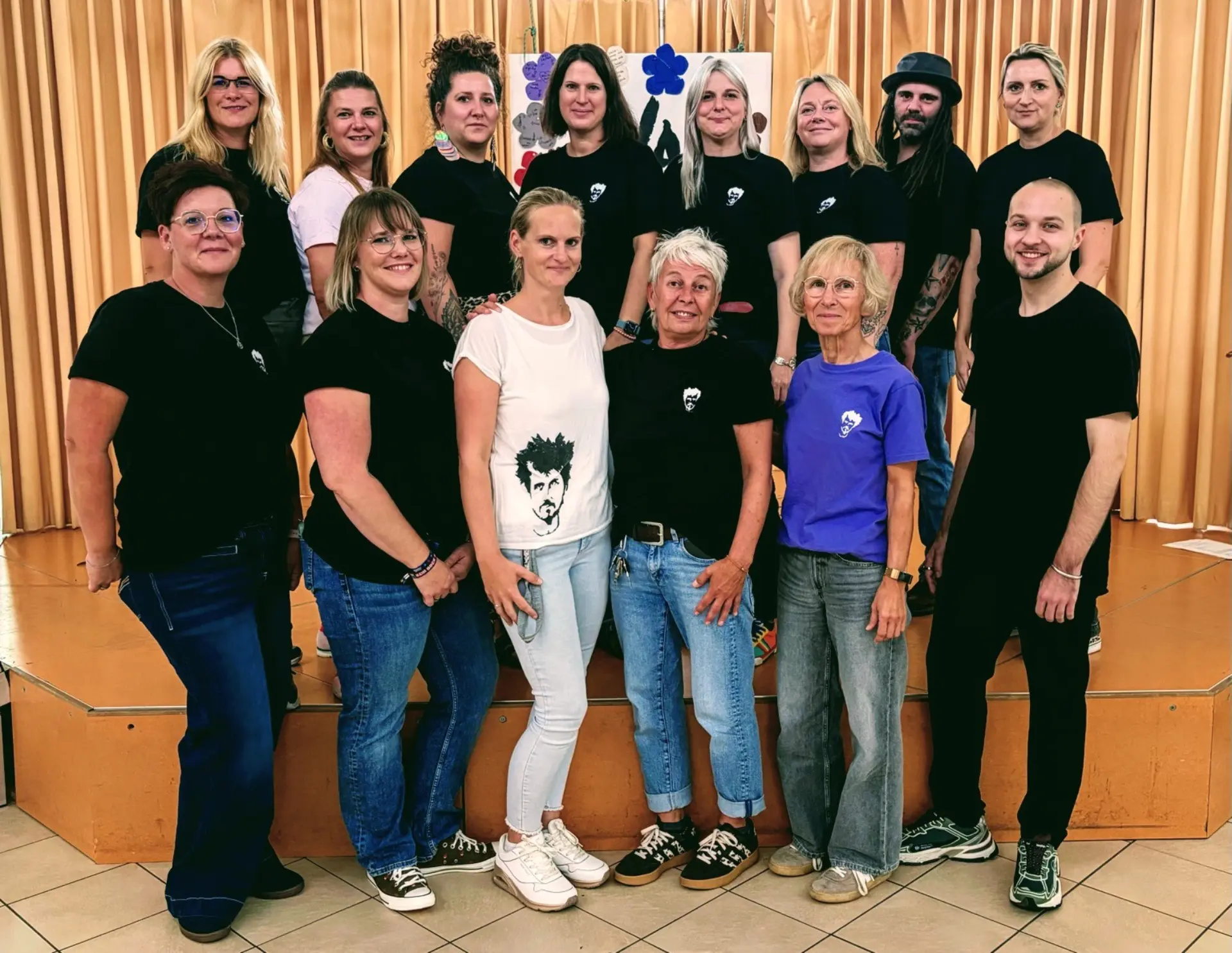 Gruppenbild des Pflegeteams der LVR-Christoph-Schlingensief-Schule