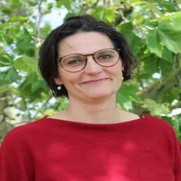 Porträtfoto von der stellvertretenden Schulleiterin Bettina Hüsch