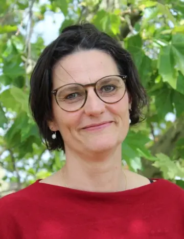 Porträtfoto von der stellvertretenden Schulleiterin Bettina Hüsch