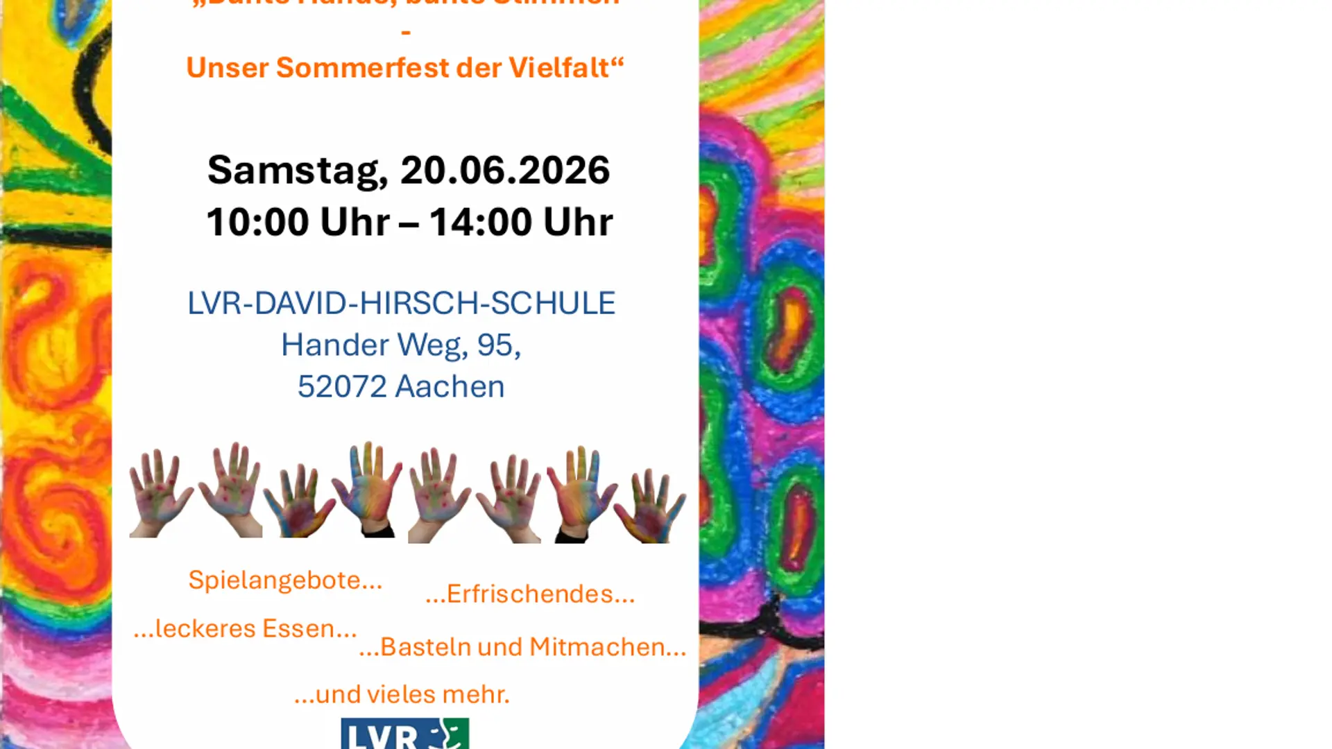 ein mädchen zeigt auf dem schwebebalken mit hilfestellung durch eine lehrerin einen spagat