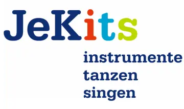  Das Logo von Jekits ist ein Schriftzug: JeKits, Instrumente, Tanzen Singen