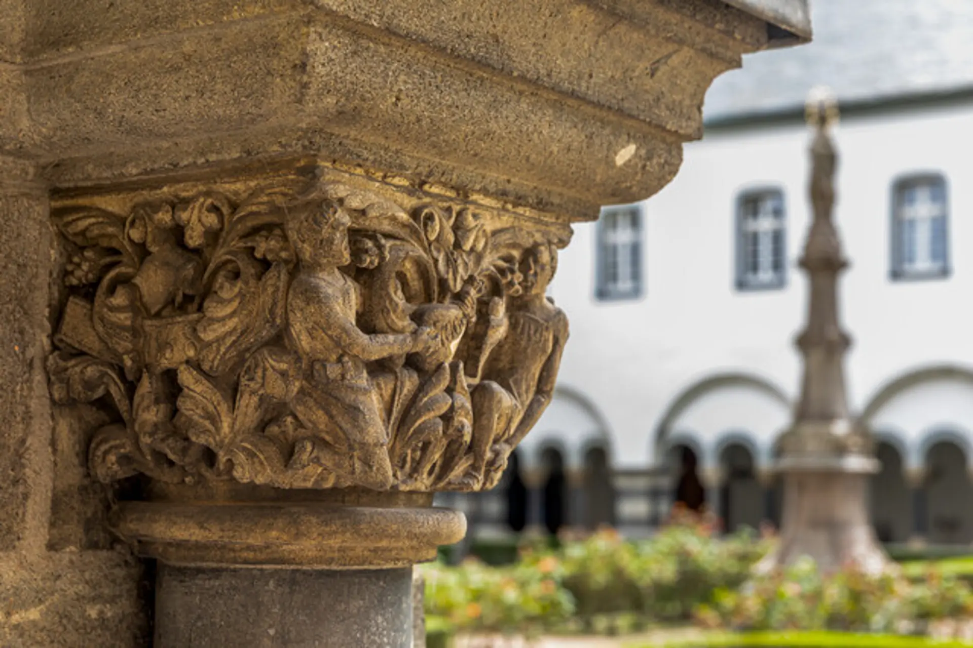 Blick in den Kreuzgang der Abtei Brauweiler, Dienstsitz des Denkmalfachamtes