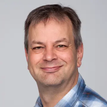Portrait eines Mitarbeiters.