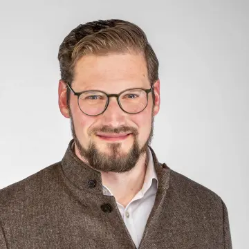 Portrait eines Mitarbeiters. 