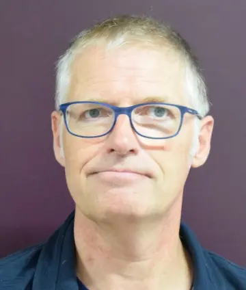 Porträtfoto von Dominik Theisen