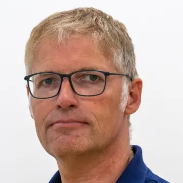 Porträtfoto von Dominik Theisen