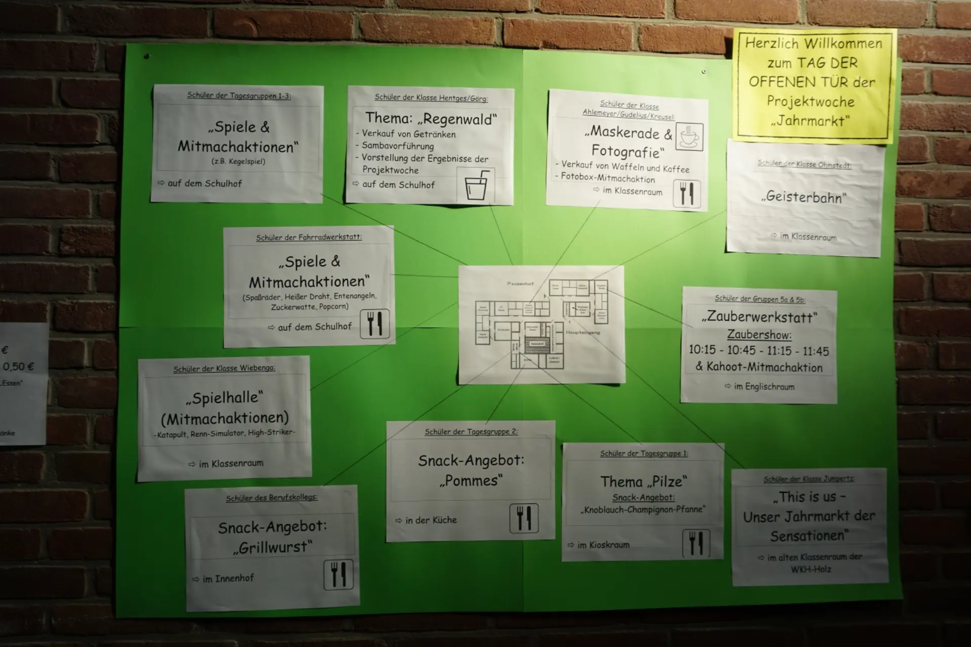 Tag der offenen Tür: grünes Plakat mit diversen Angeboten und Aktionen an diesem Tag