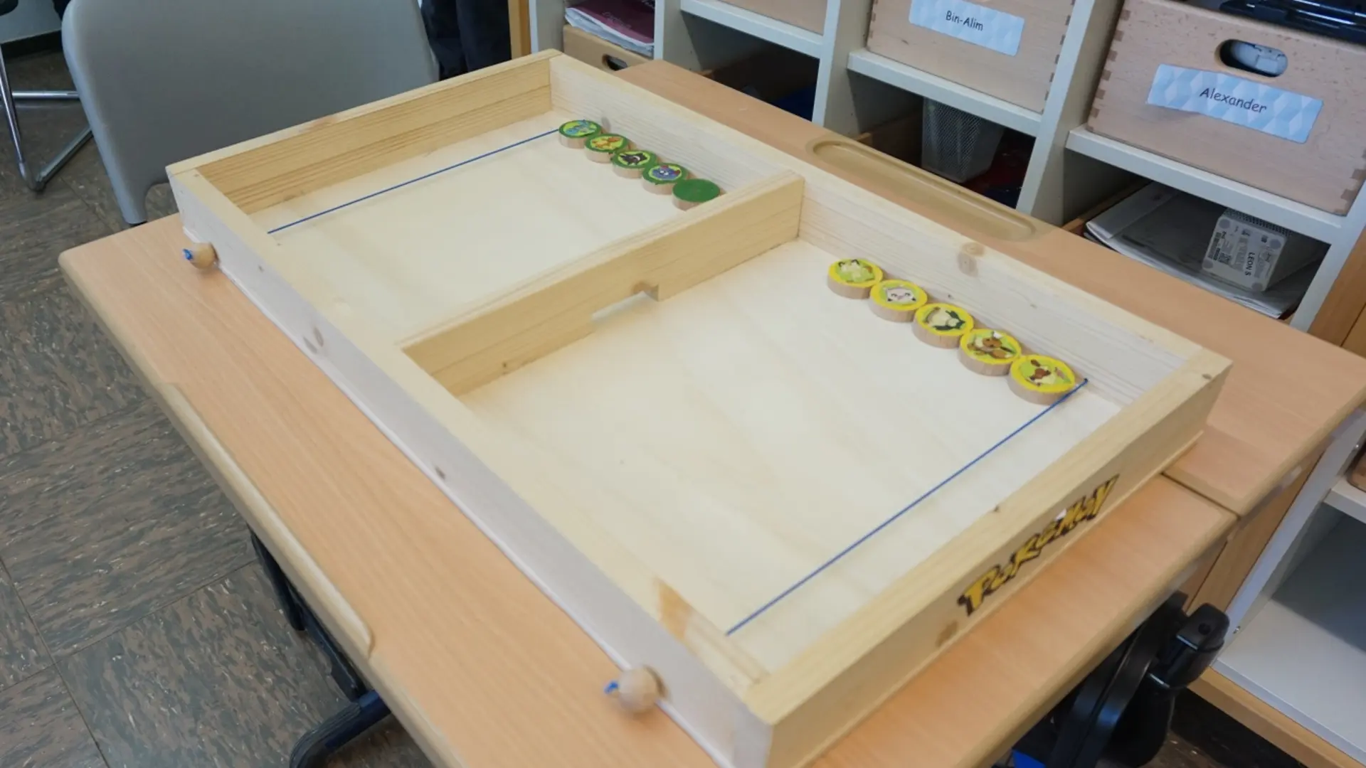 In der Projektwoche hergestelltes Ballspiel aus Blumentöpfen für den Tag der offenen Tür