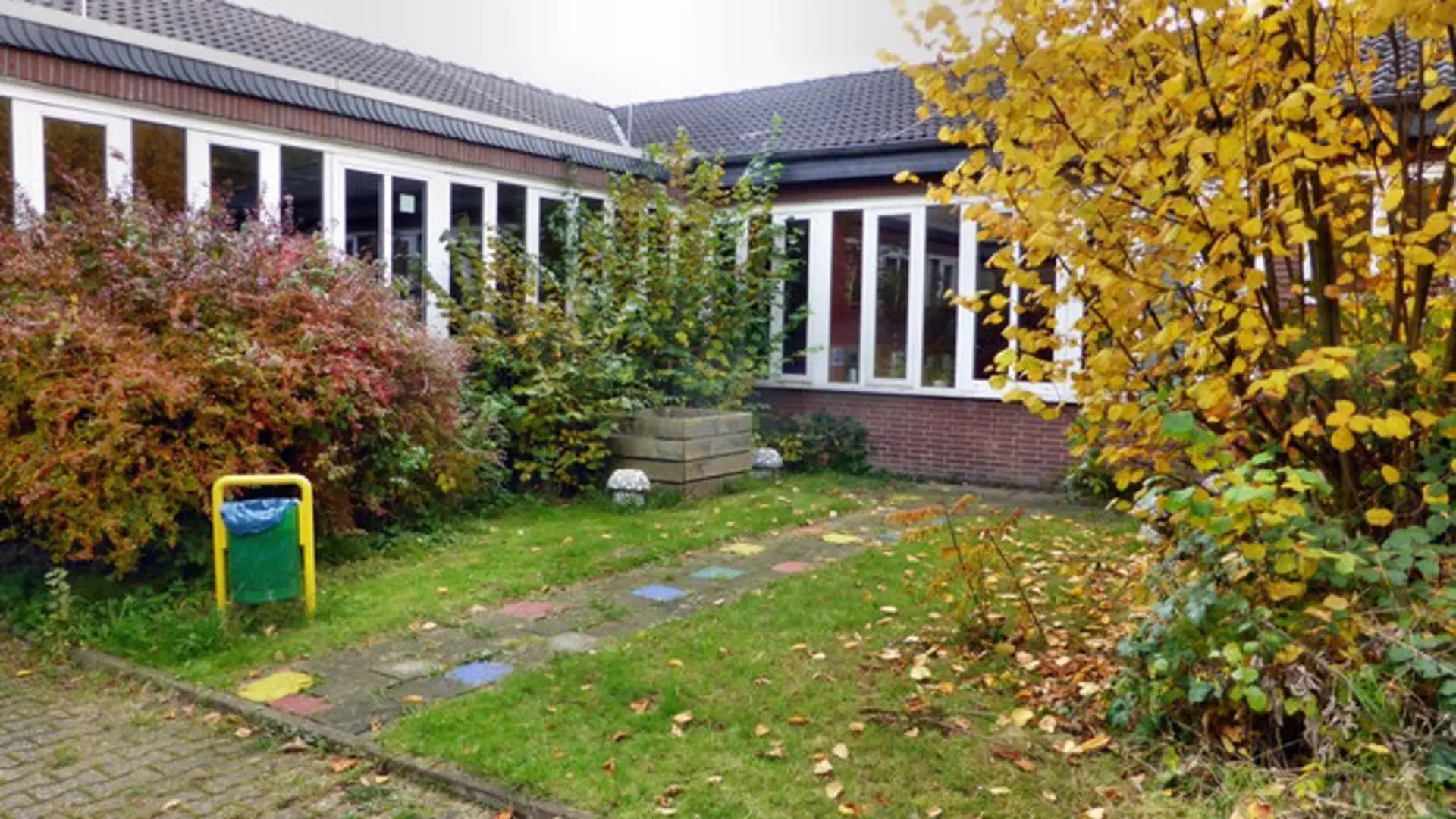 Außenansicht des Kiosks der Stammschule