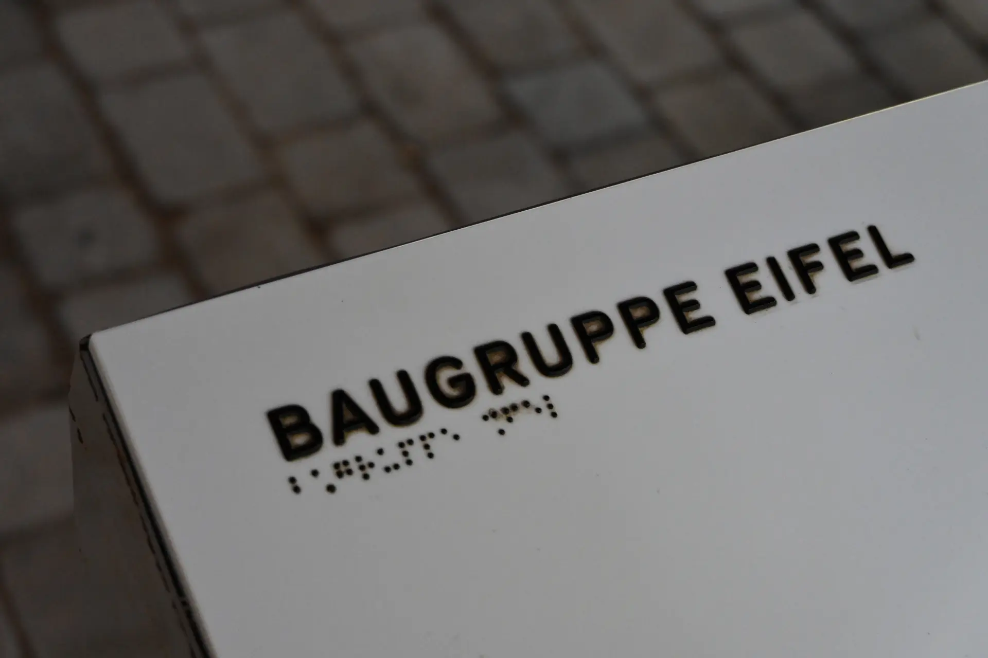 Baugruppenbeschilderung in Brailleschrift