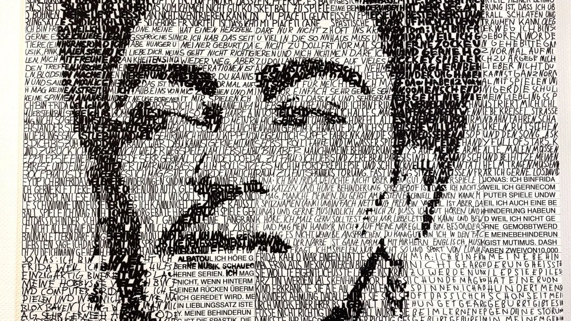 Foto von einem Porträtgemälde von Frida Kahlo, welches aus Zahlen und Buchstaben in Schwarz besteht
