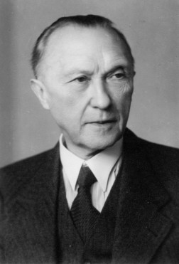 Portr&auml;tfoto von Konrad Adenauer