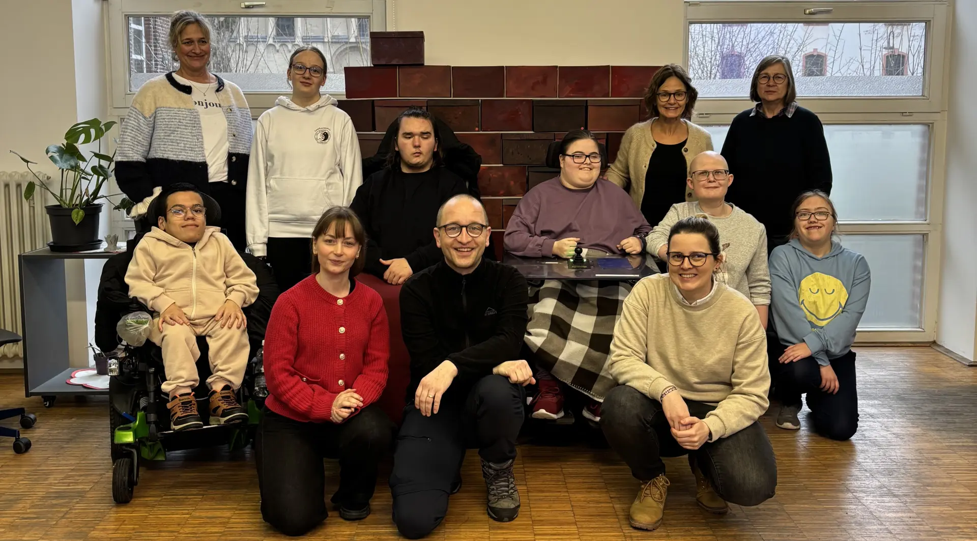 Gruppenfoto mit 12 Personen 