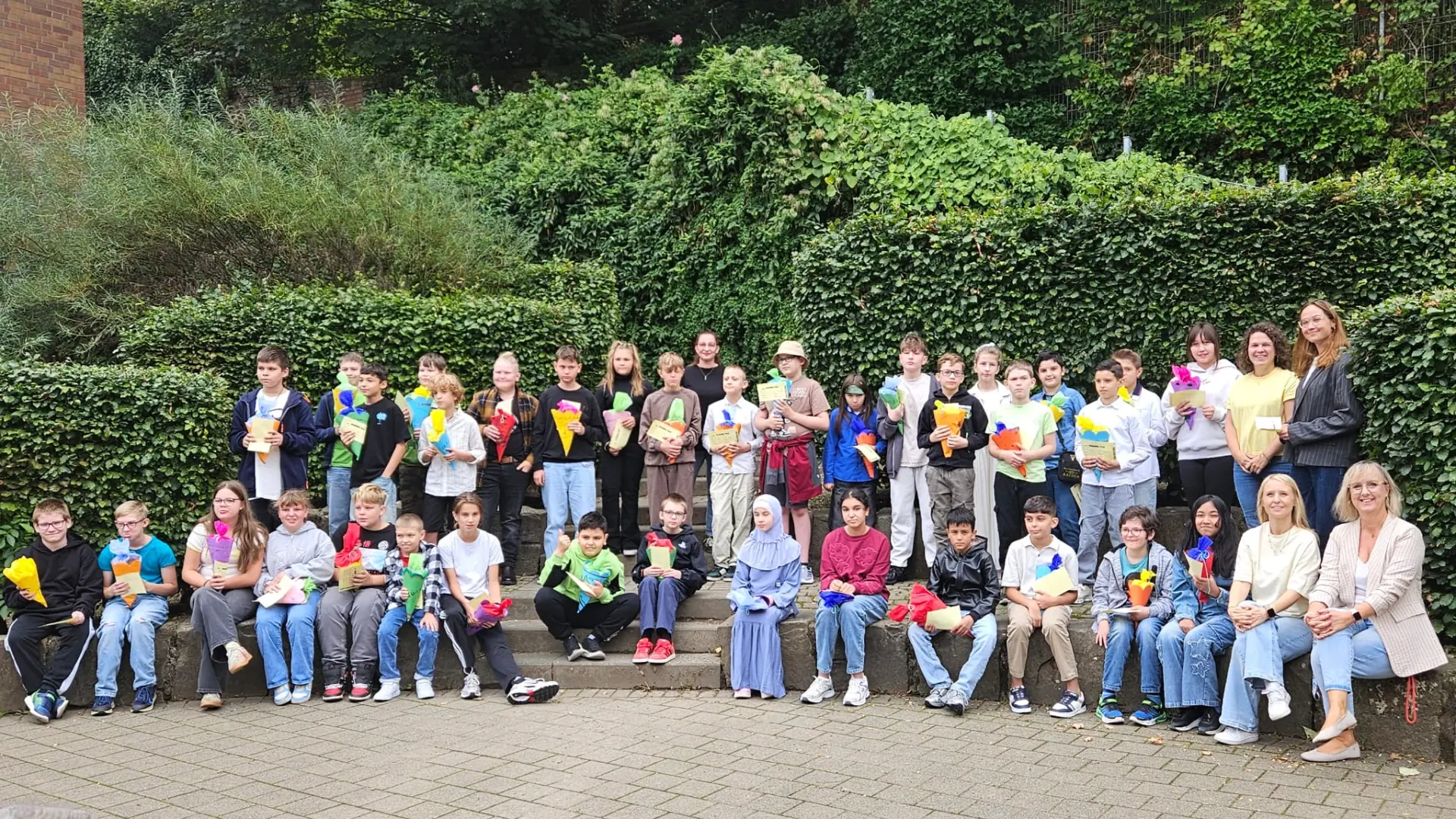 Unsere neuen 5er auf dem Schulhof