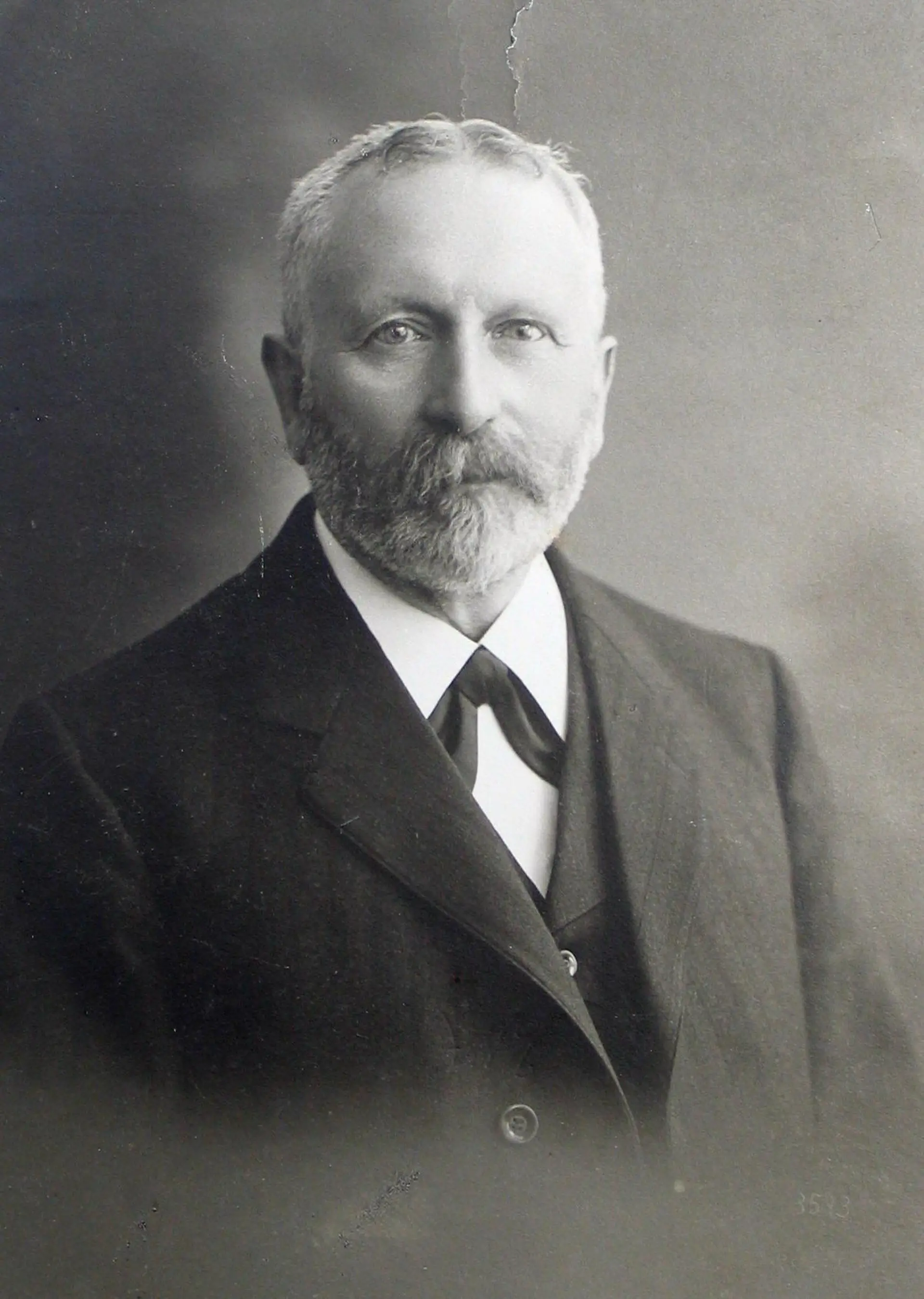 Ein altes Porträtfoto von Heinrich Welsch