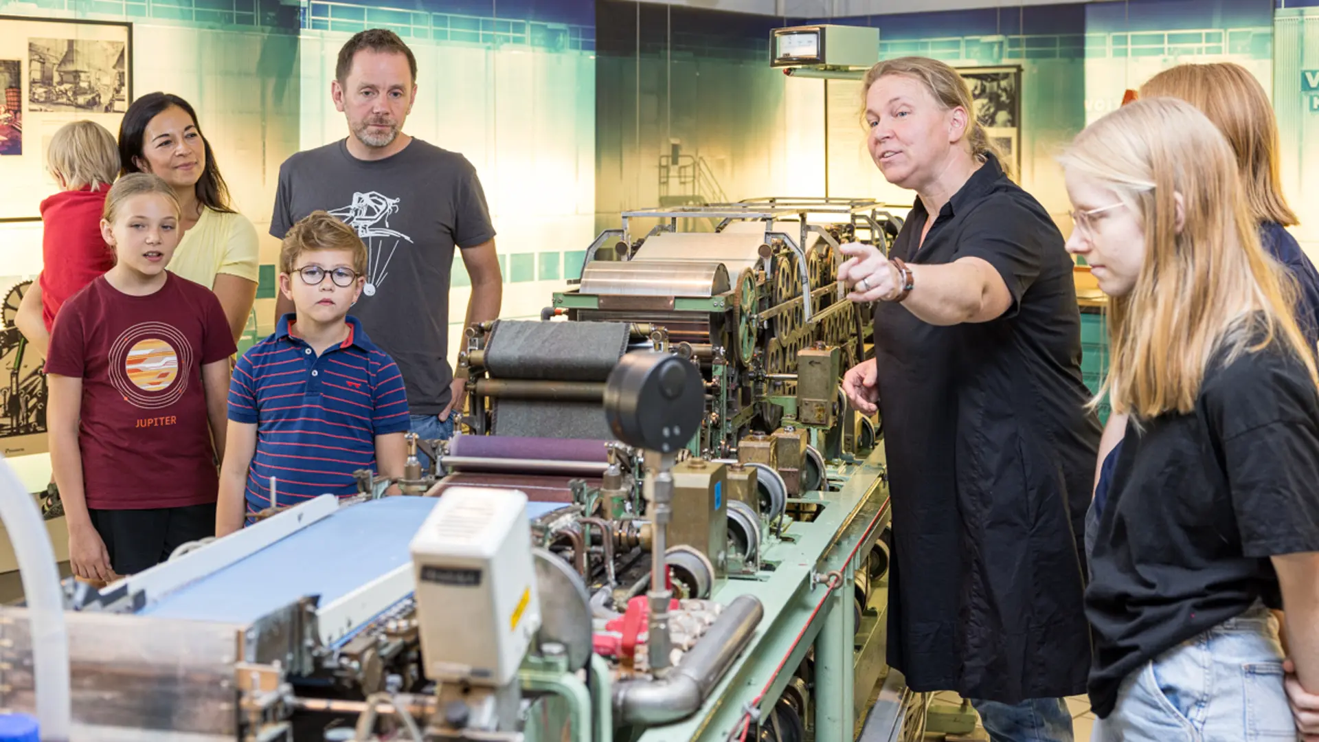 Blick auf eine Laborpapiermaschine