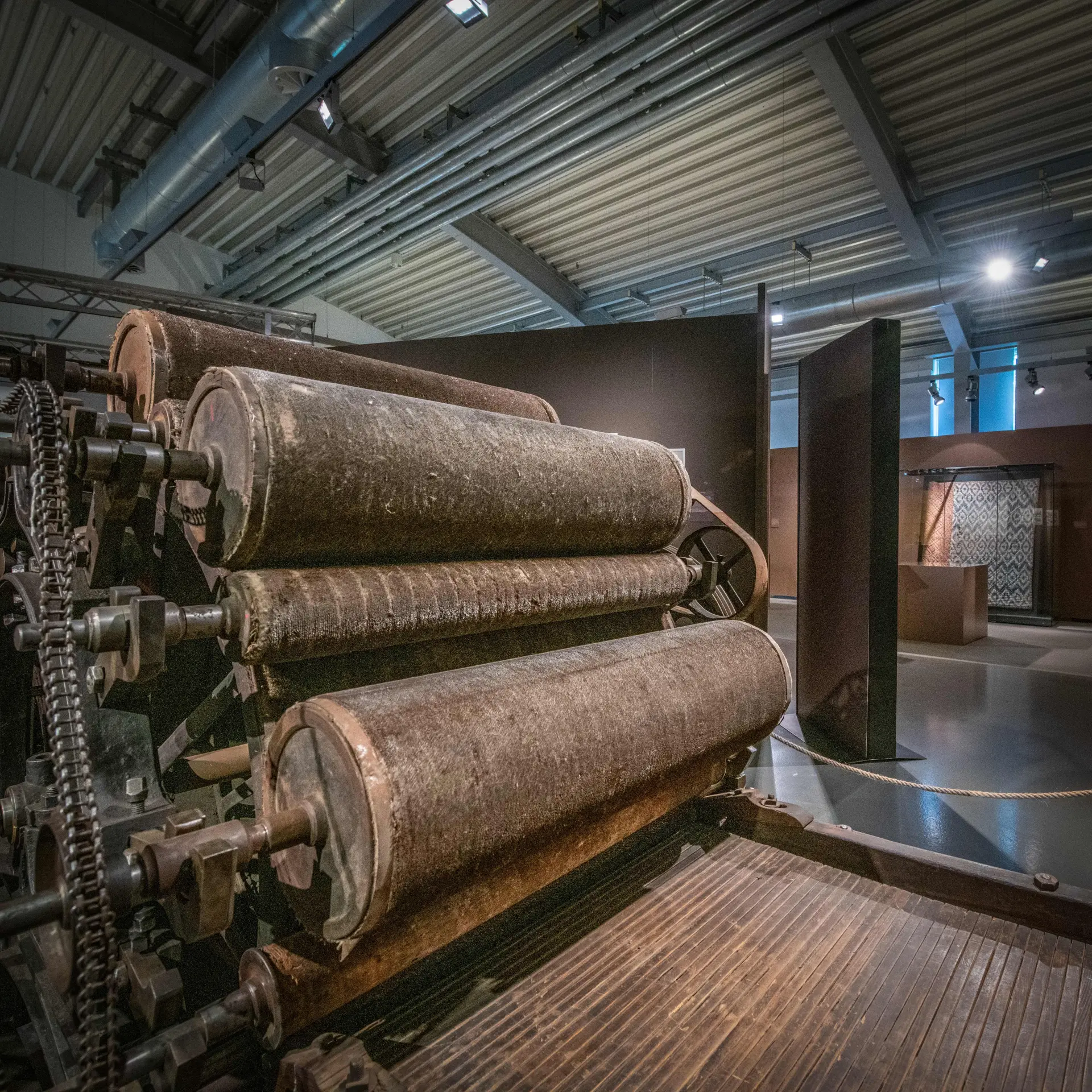 Wollverarbeitungsmaschine in einer Ausstellung