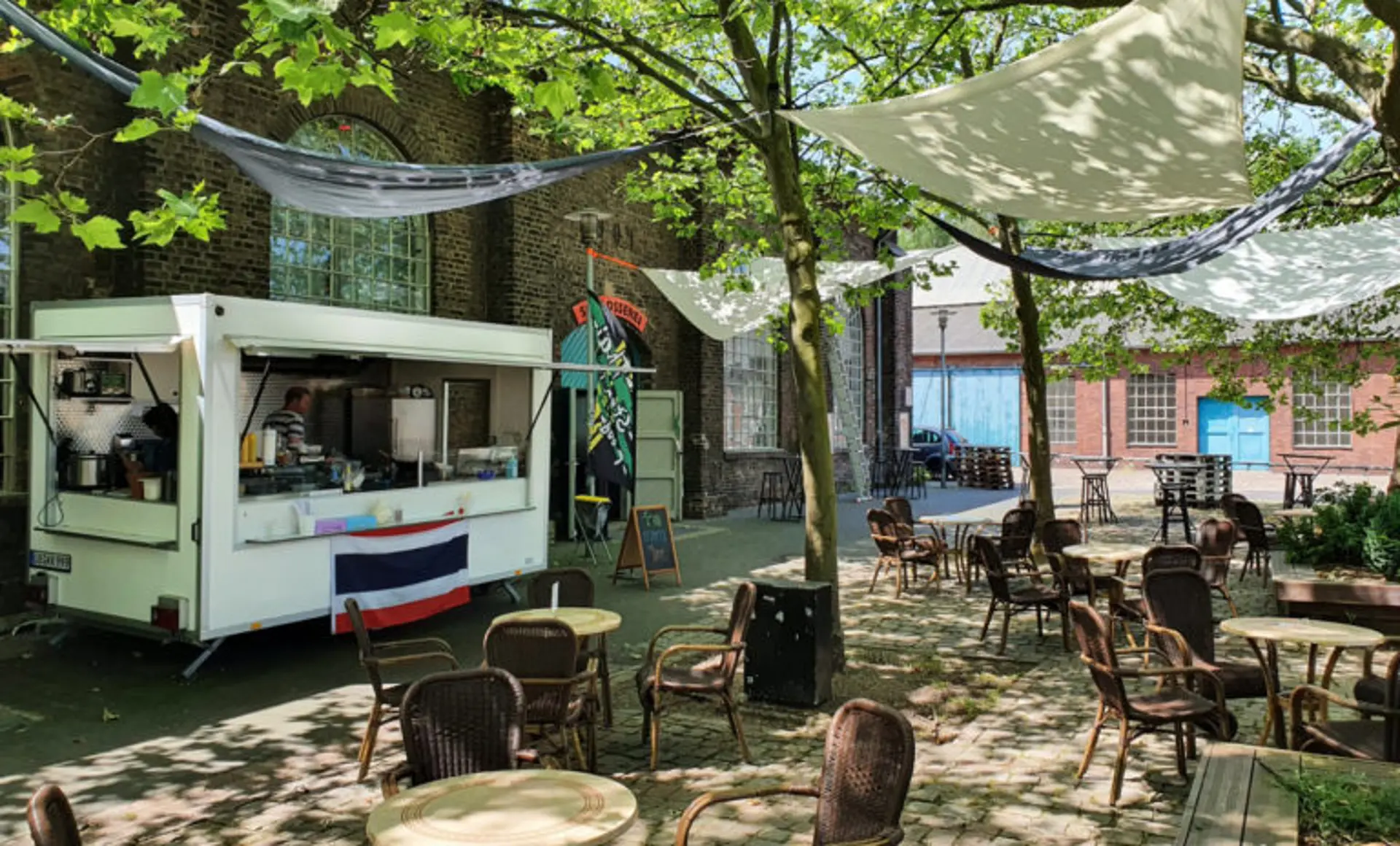 Biergarten mit Verkaufsstand