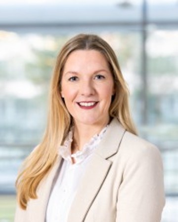 Portraitfoto von Karen Scheiper - Leitung Service, Personal und Organisation