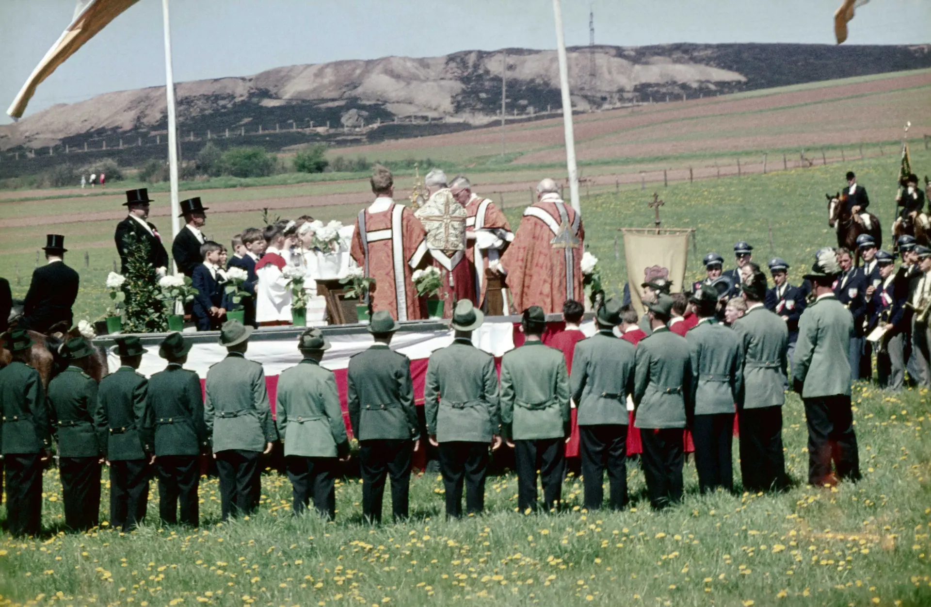 Segensverkündung beim Georgsritt in Kallmuth. 