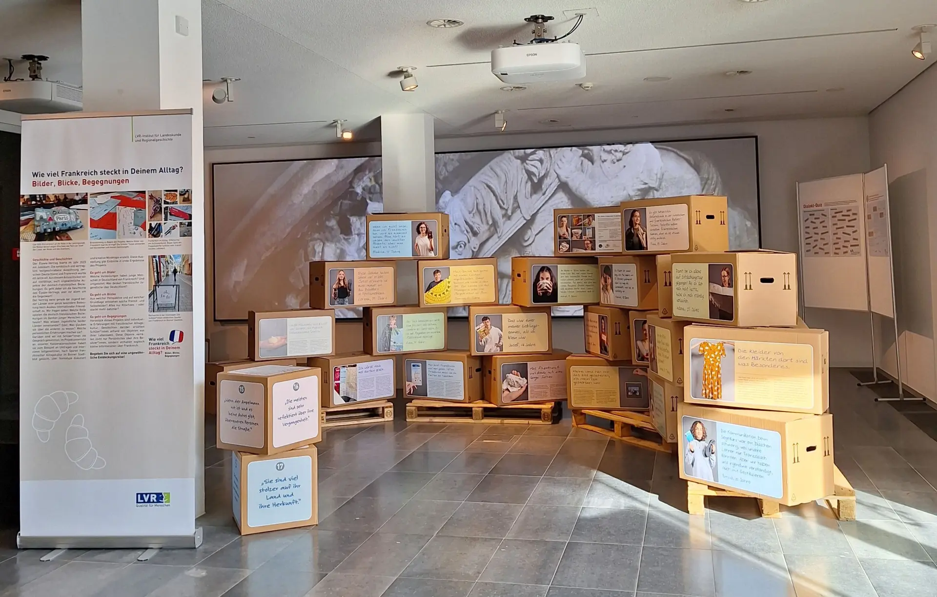 Ausstellungsinstallation zu Frankreich im Alltag im Centre Charlemagne in Aachen.