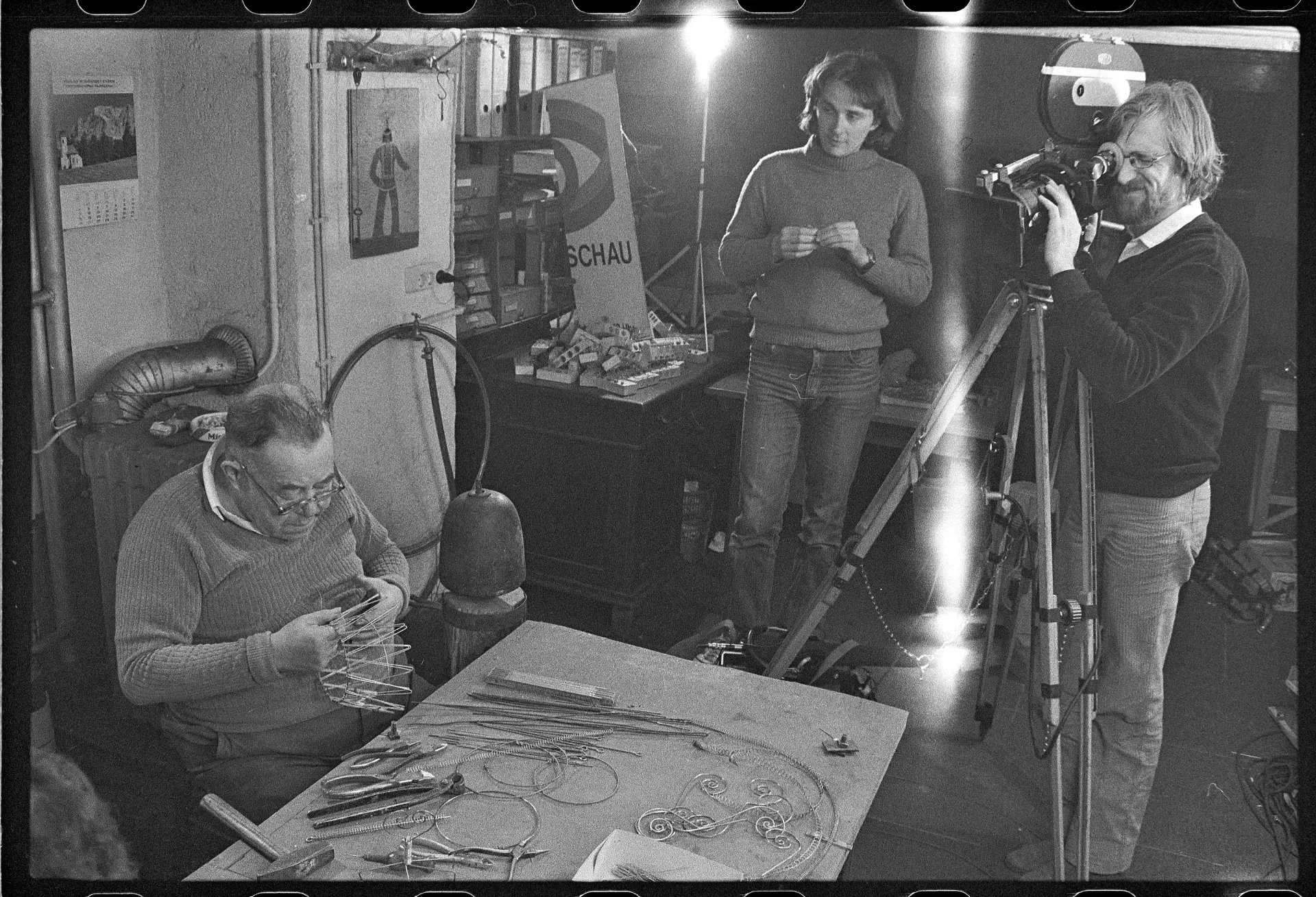 Arbeit in einer Drahtwarenwerkstatt in Neroth im Jahr 1980.