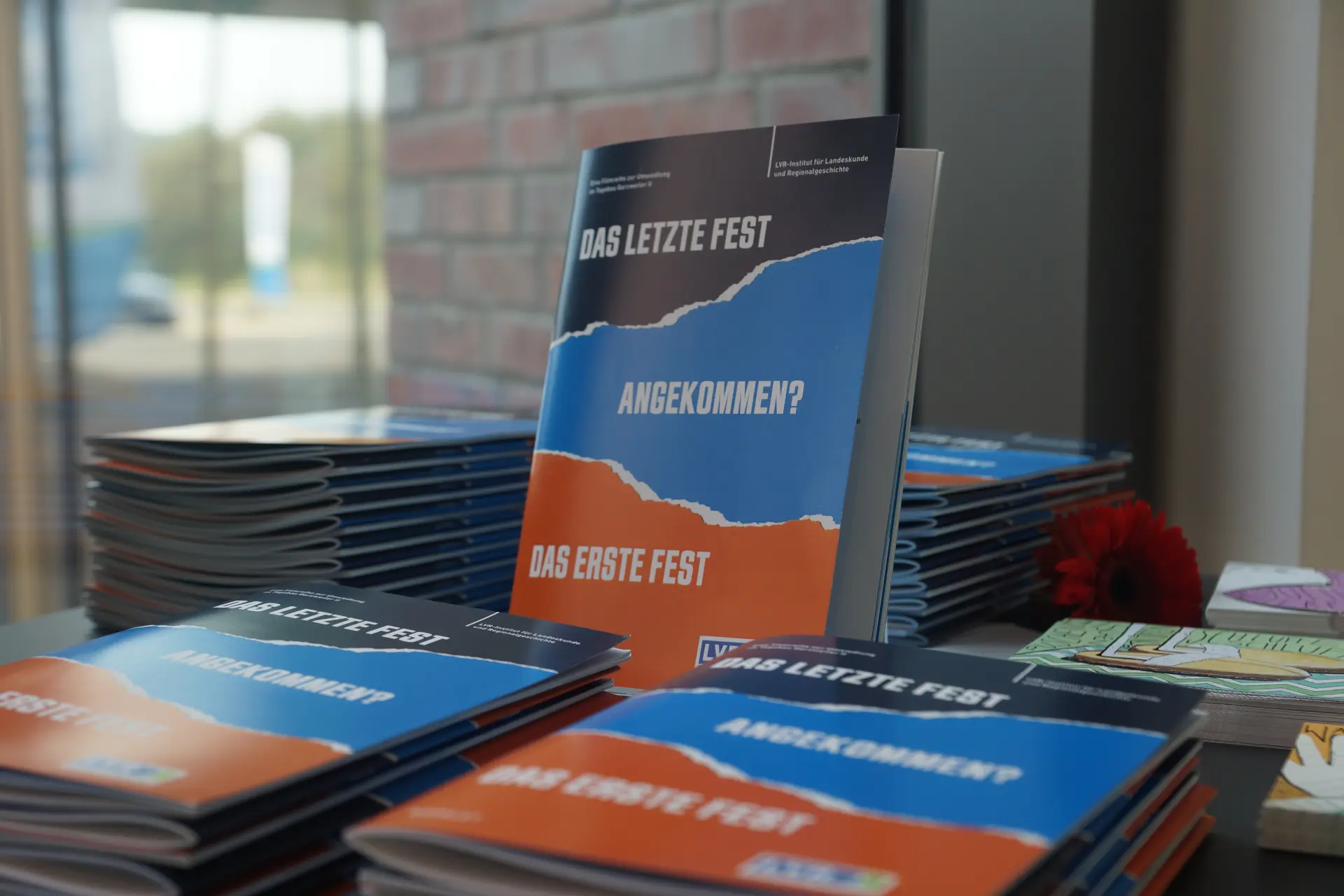 Filmcover mit Titel "Das letzte Fest, Angekommen?, Das erste Fest Dokumentation eines Schützenvereins im tagebaubedingten Umsiedlungsprozess Keyenberg "