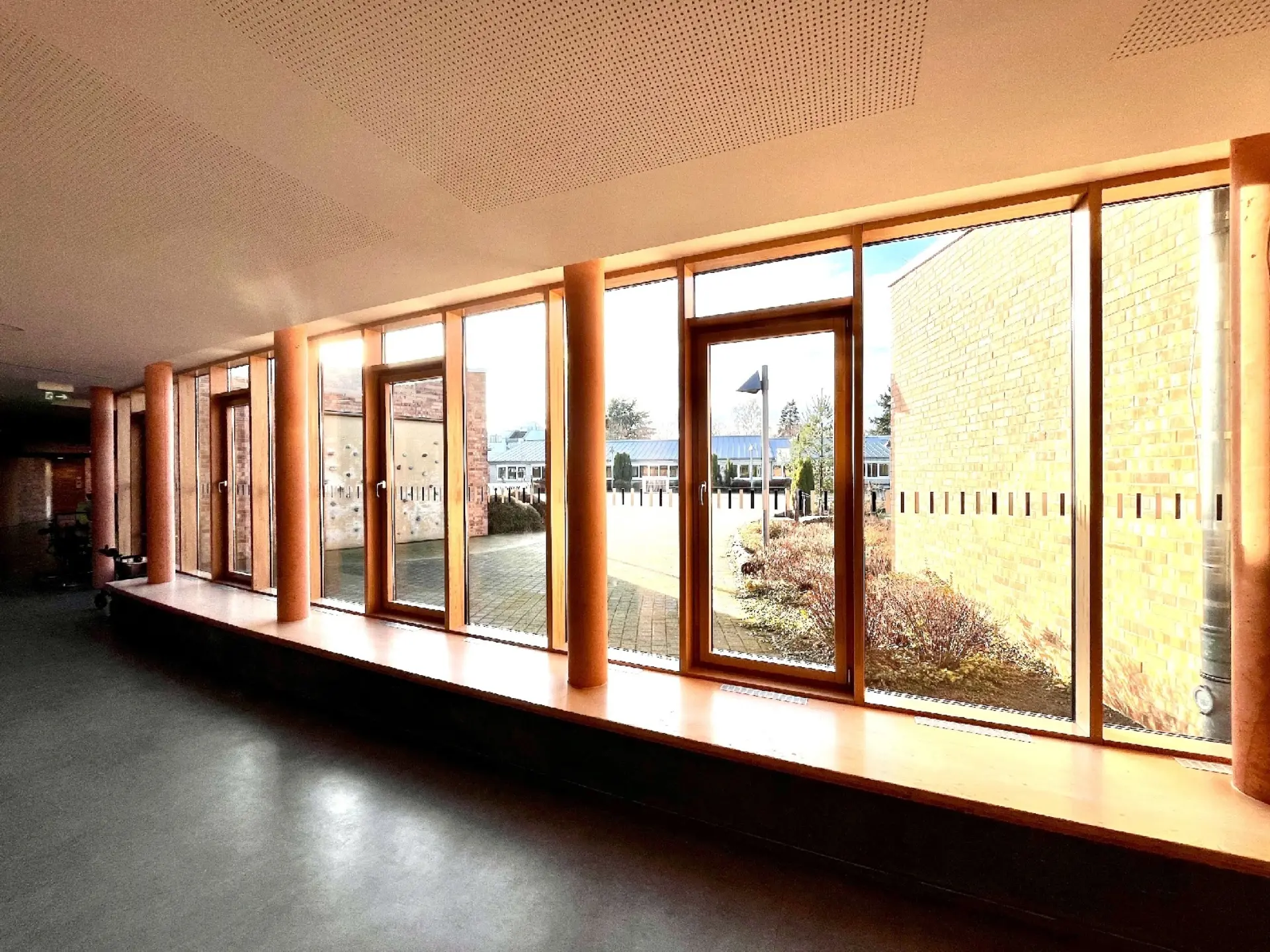Helle Flure der Schule