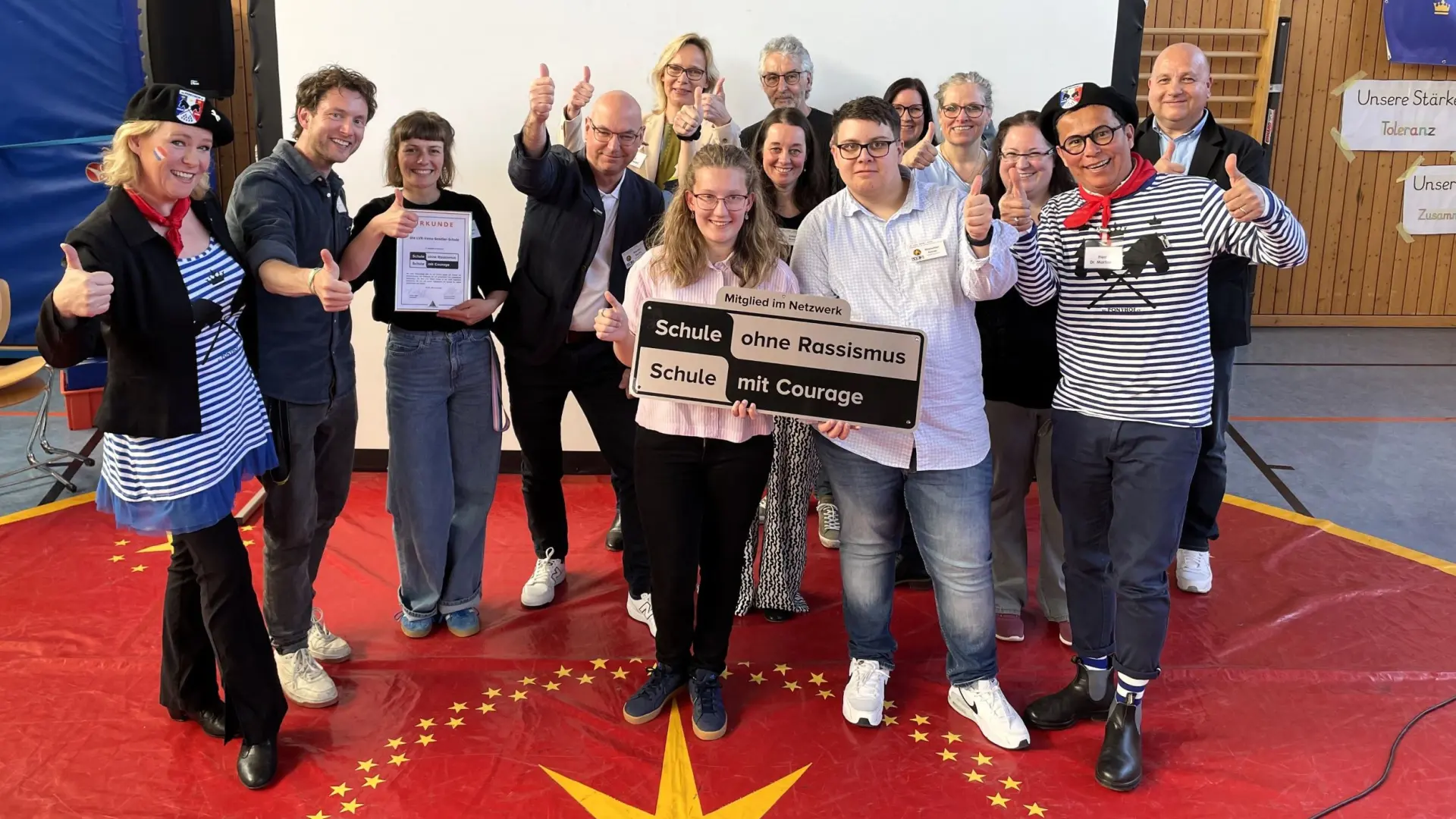 Gruppenbild: Kooperation Schule ohne Rassismus und KG Ponyhof