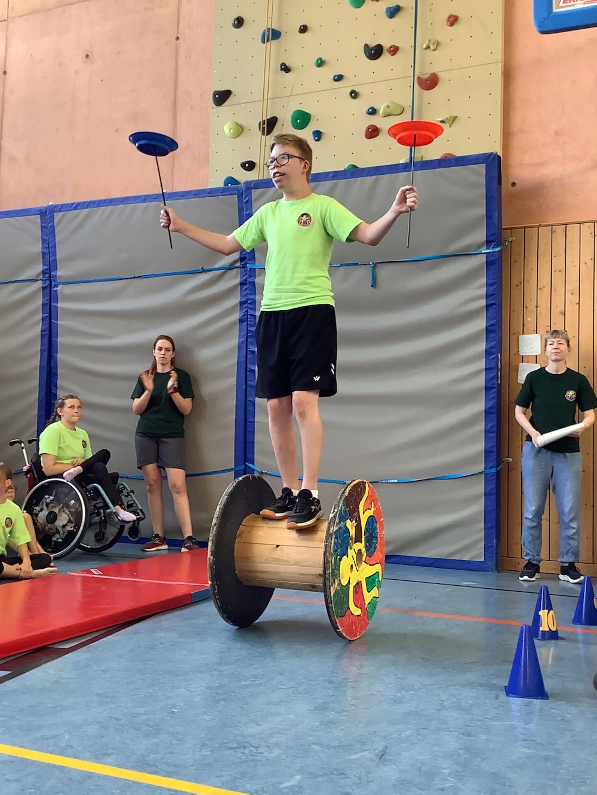 Foto der Artistinnen bei der Aufführung