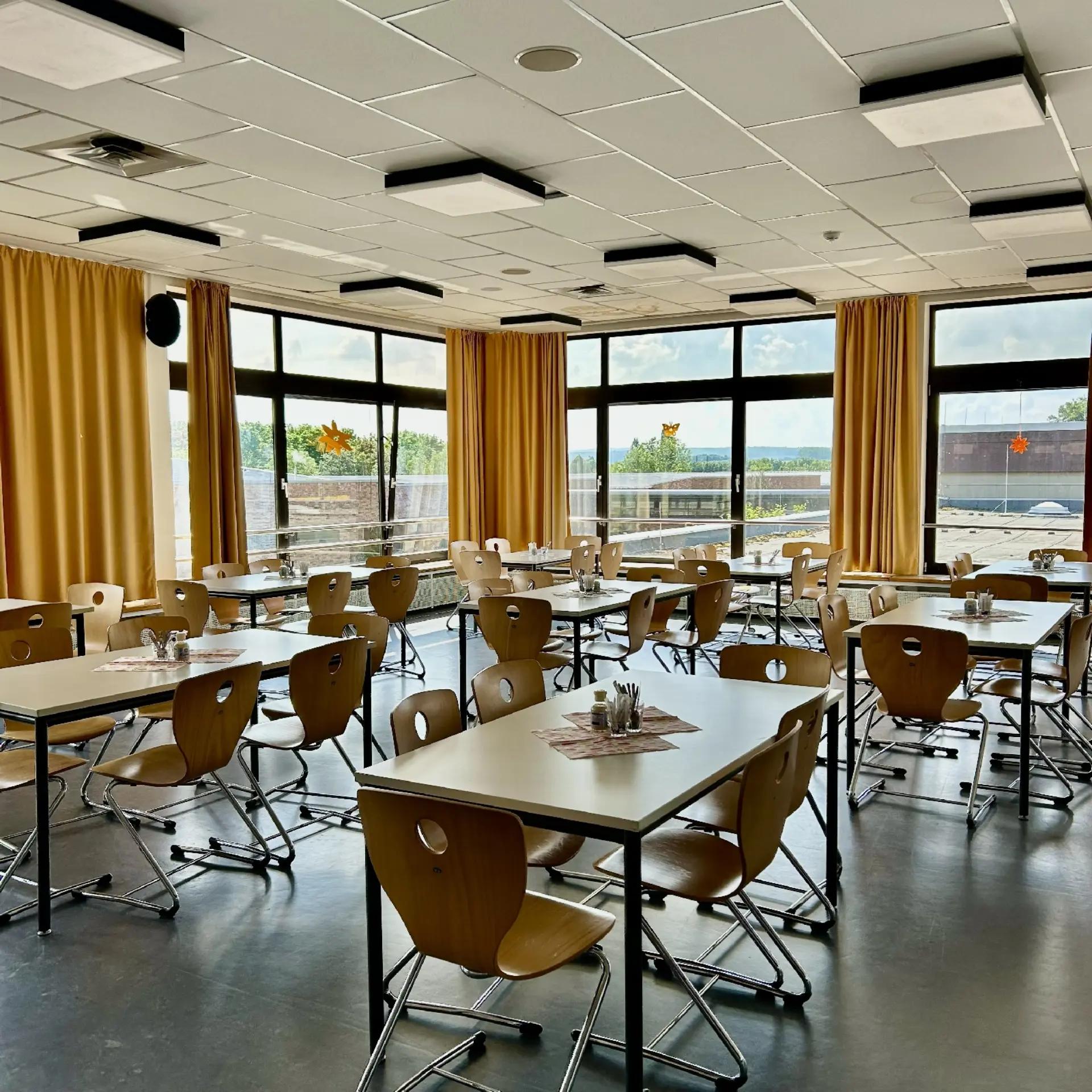 Blick in Cafeteria auf dem Schulfest