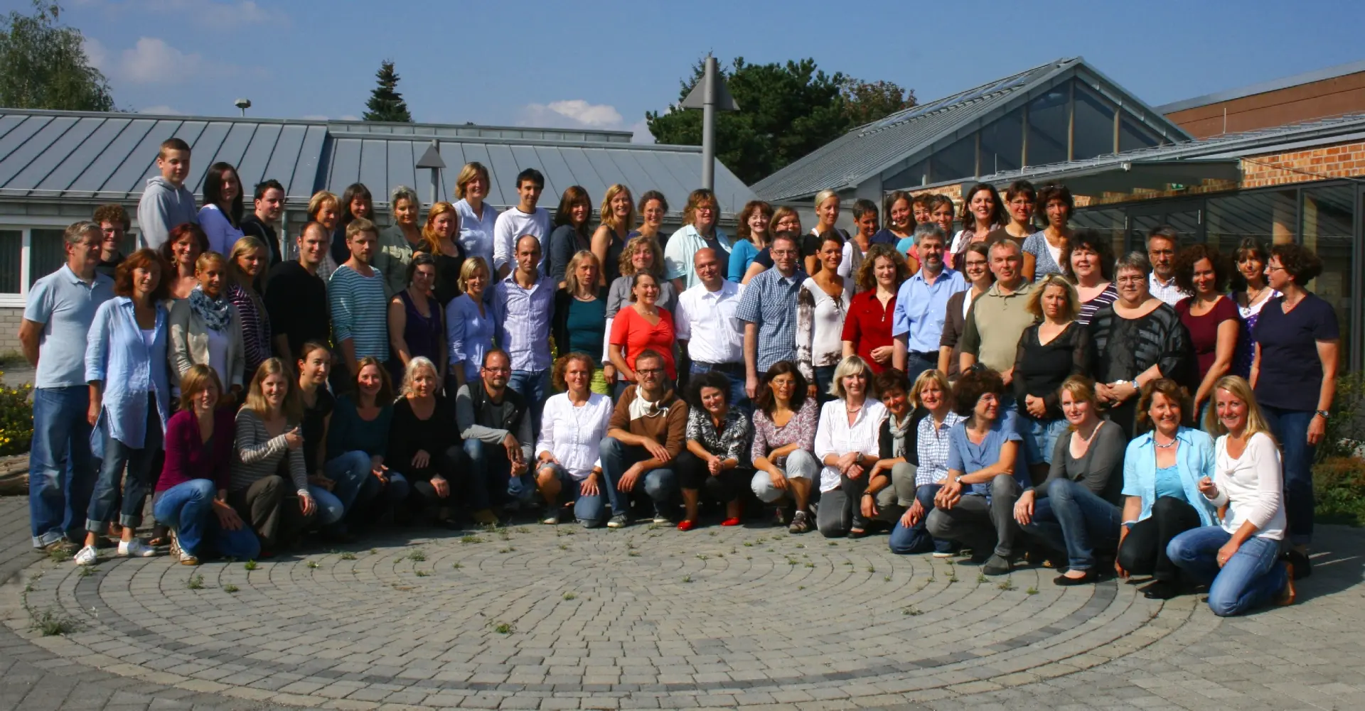 Gruppenfoto des Kollegiums aus dem Schuljahr 2011/2012
