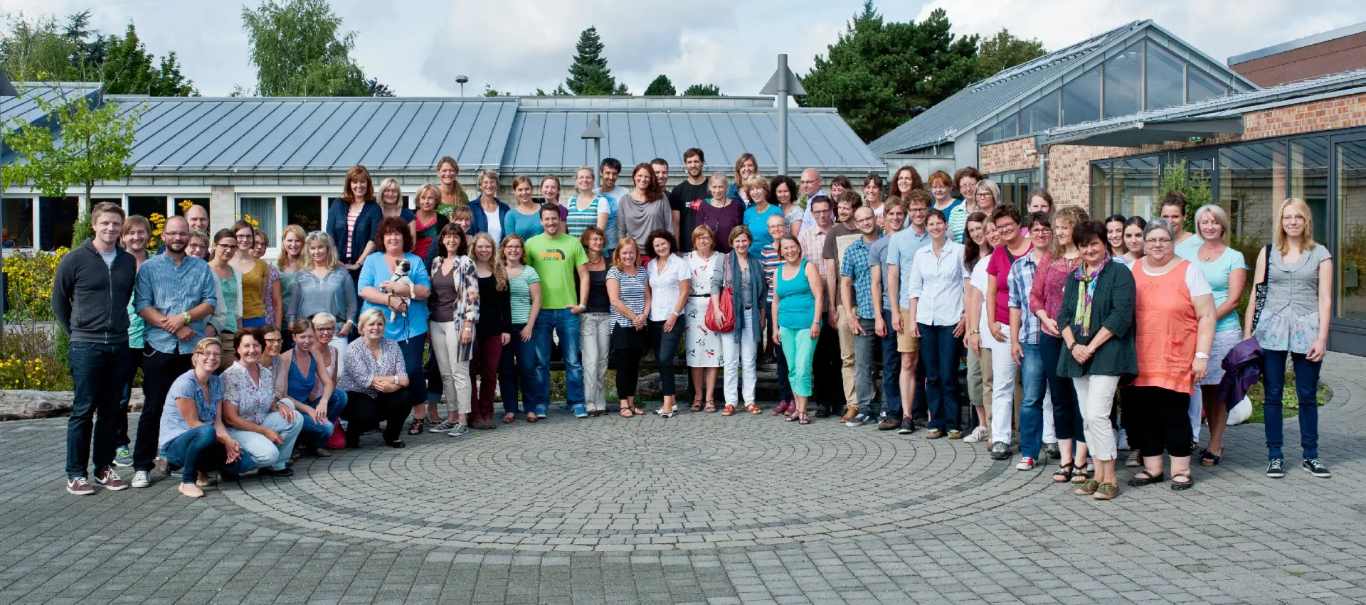 Gruppenfoto des Kollegiums aus dem Schuljahr 2011/2012