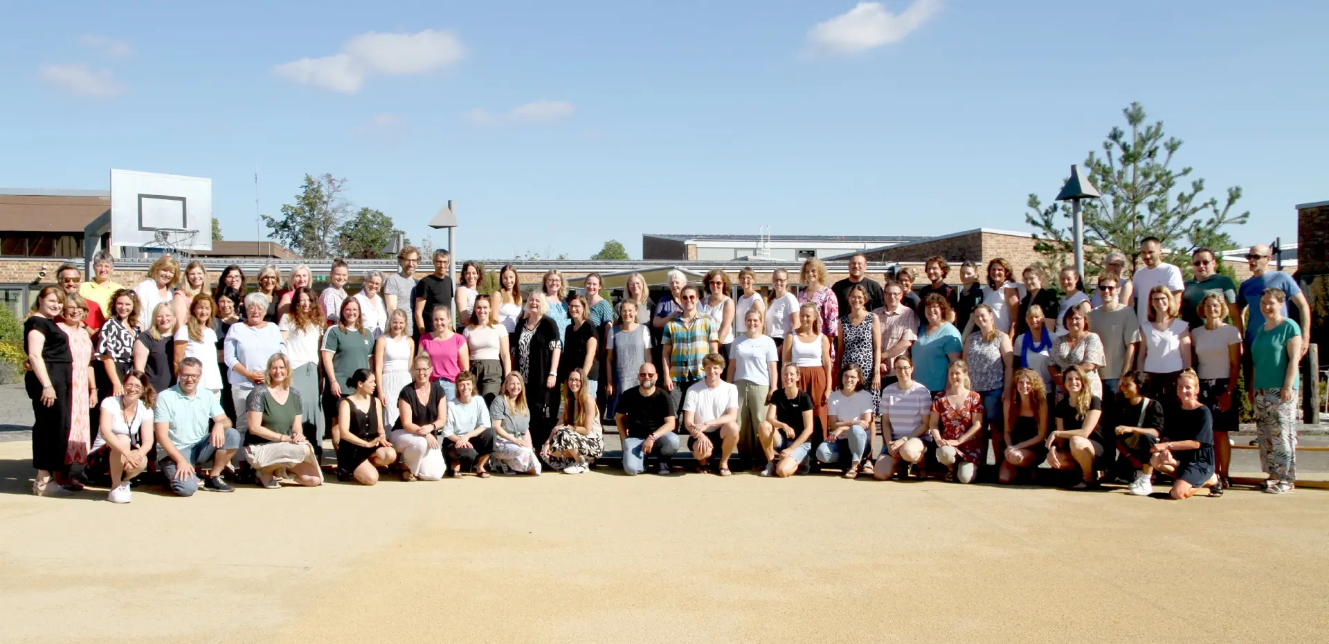 Gruppenfoto des Kollegiums aus dem Schuljahr 2024/2025