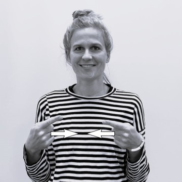 Porträtfoto und Namensgebärde Katrin Gegner