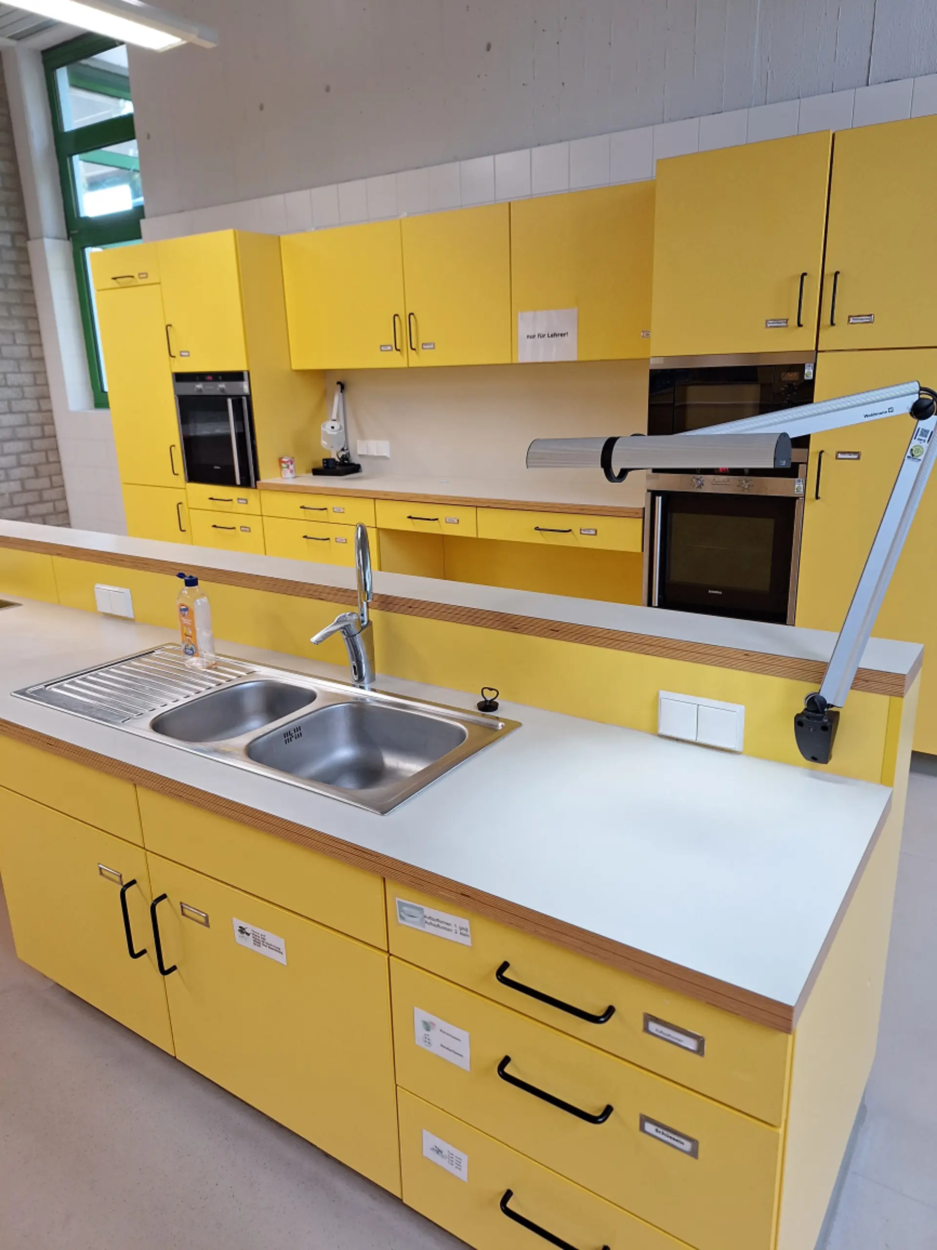 Waschbecken in der Schulküche