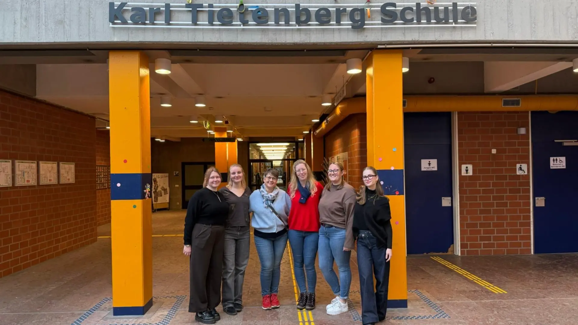 Die fünf Orthoptistinnen in unserer Eingangshalle