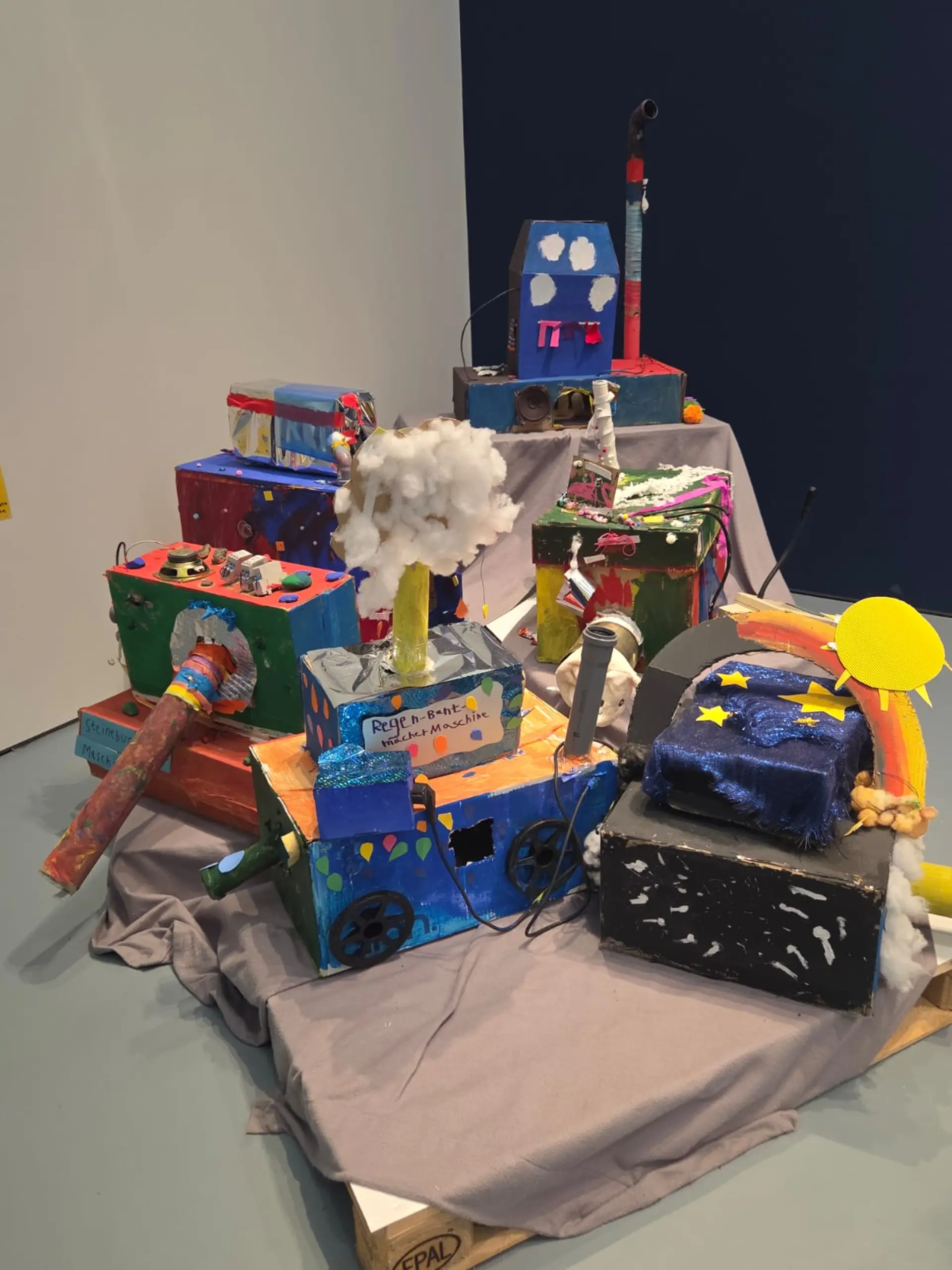 Kunstwerk "Farbmaschinen"