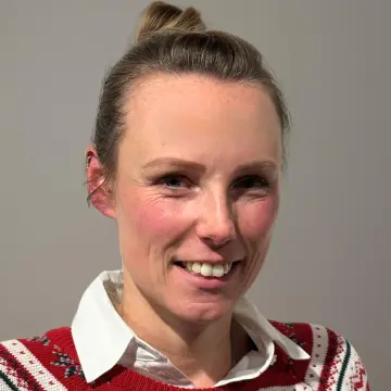 Einzelporträt von Kira Voss