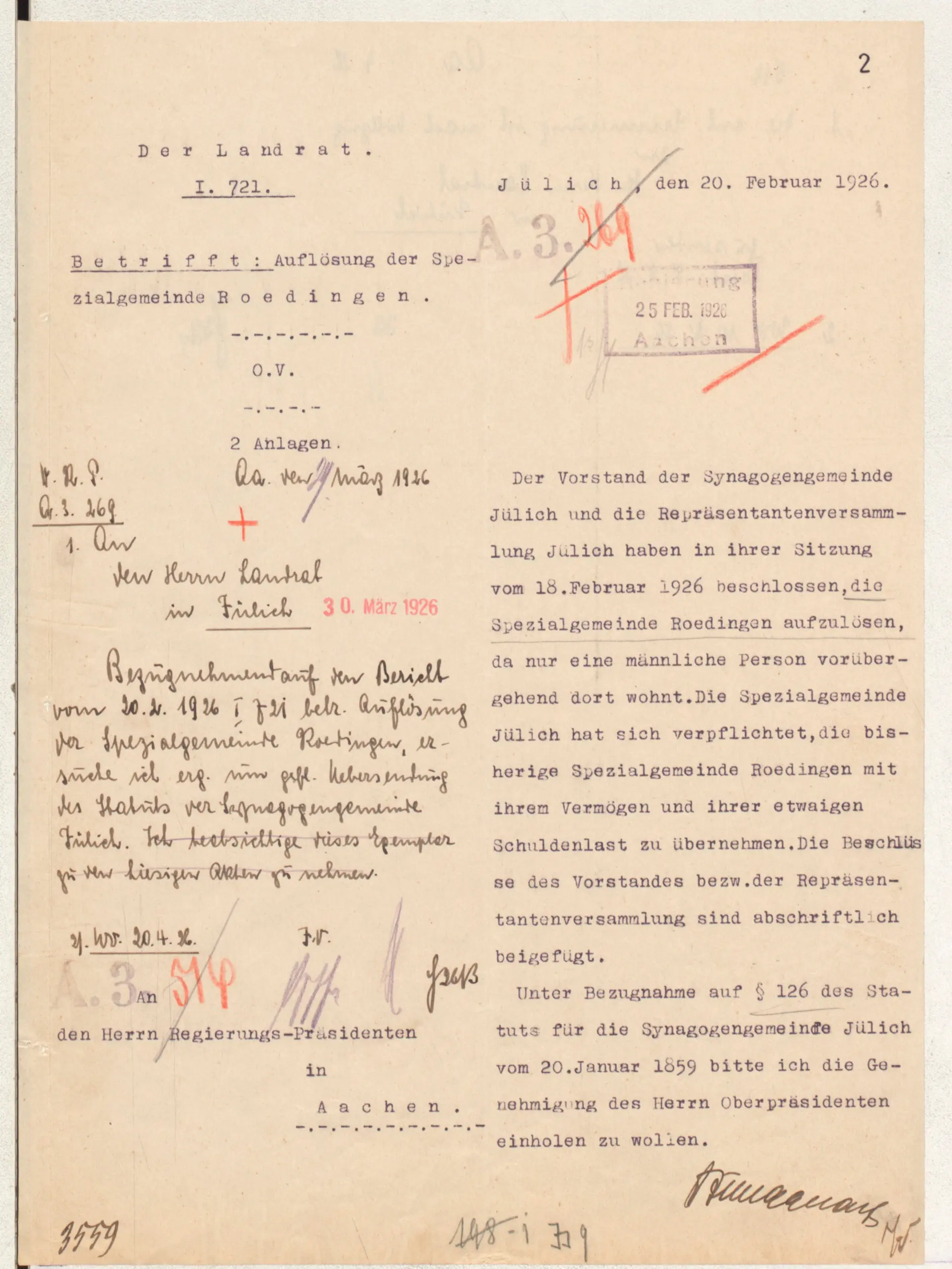 Ein Schriftstück mit Schreibmaschinentext auf der rechten Seite und handschriftlichen Kommentaren auf der linken Seite.